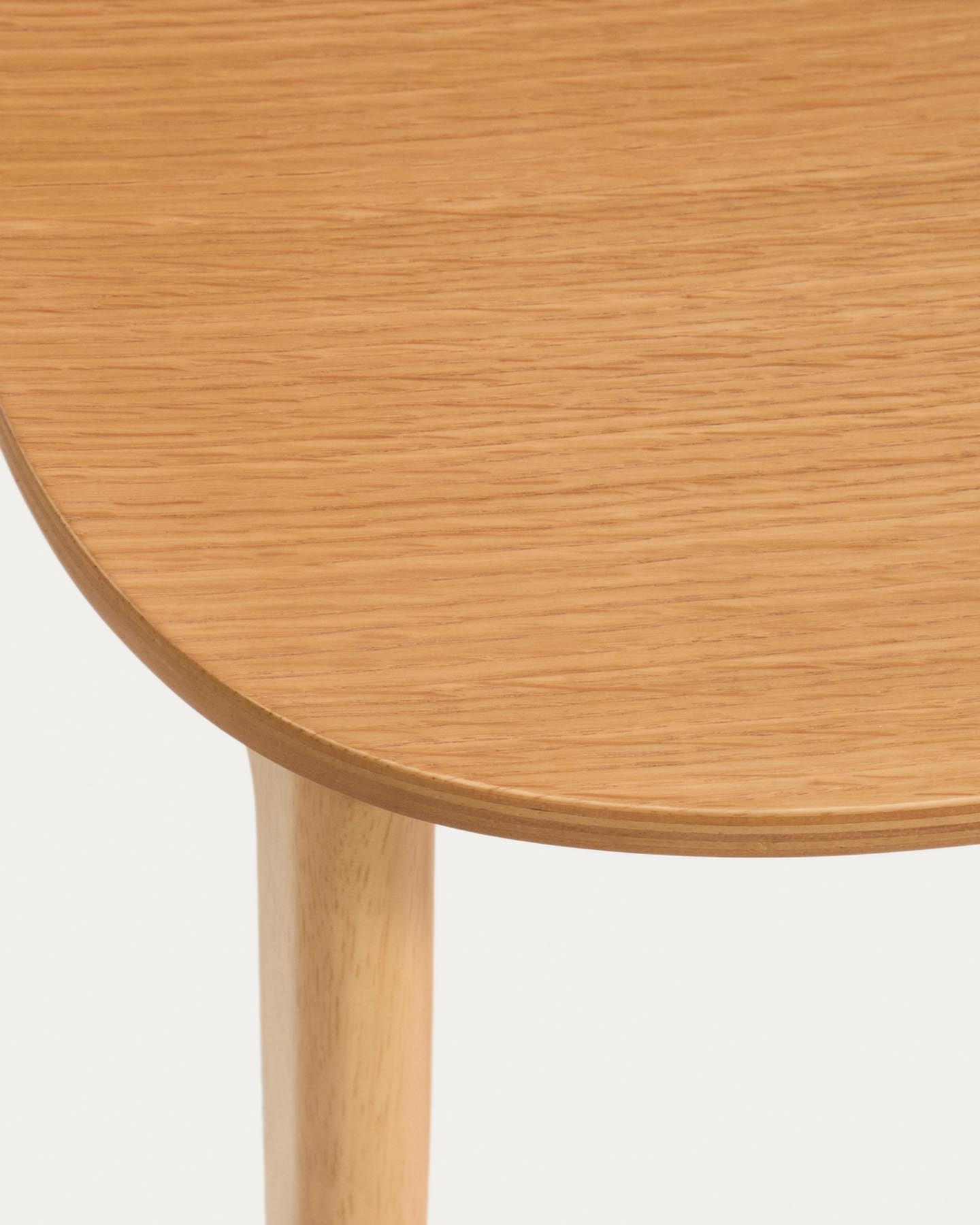 Stuhl Ludara aus Eichenfurnier  in Natur präsentiert im Onlineshop von KAQTU Design AG. Stuhl ist von Kave Home