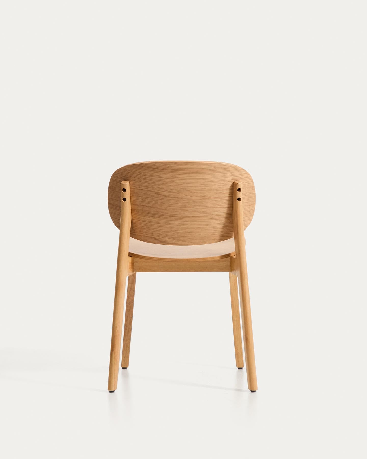 Stuhl Ludara aus Eichenfurnier  in Natur präsentiert im Onlineshop von KAQTU Design AG. Stuhl ist von Kave Home