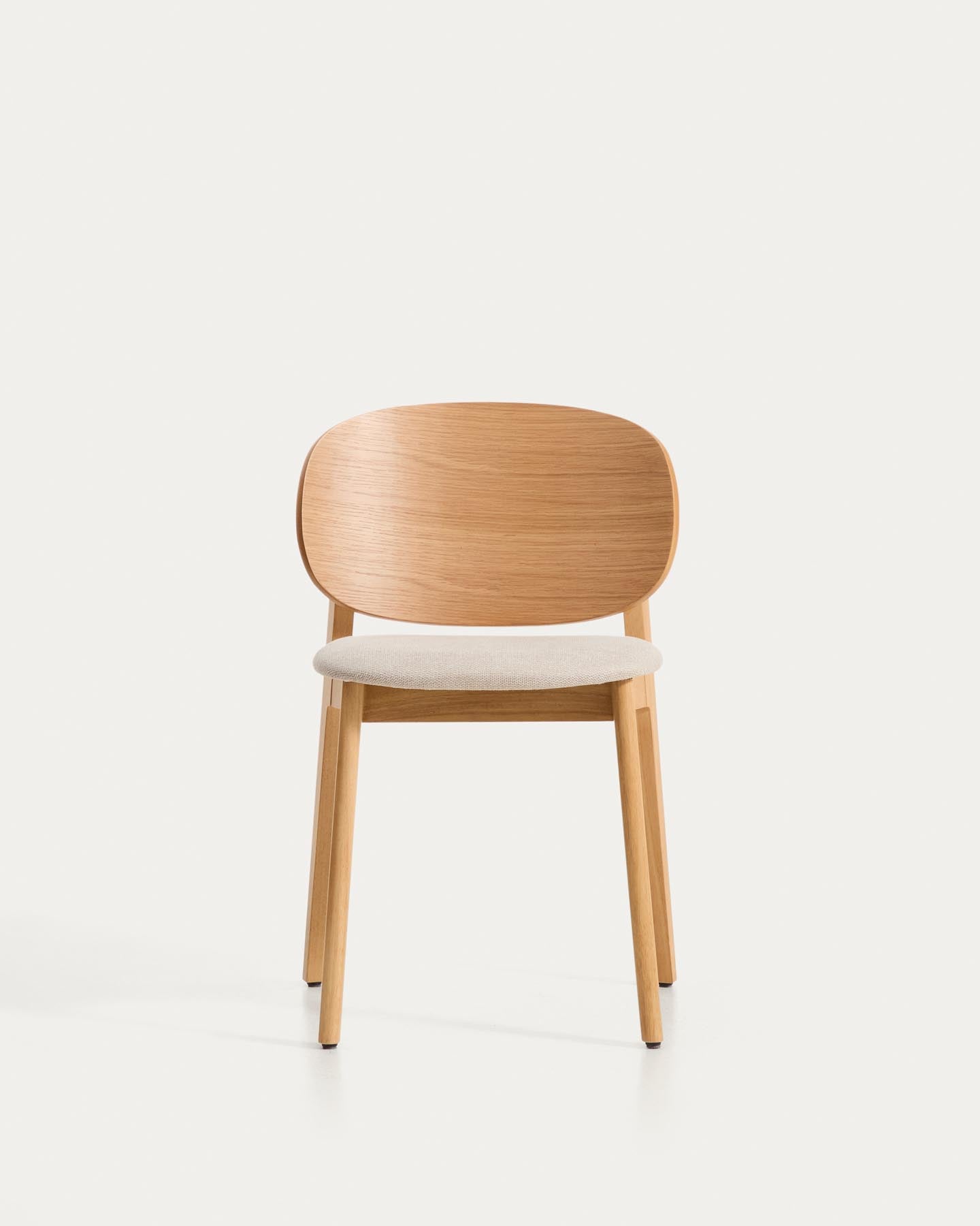 Stuhl Ludara aus Eichenfurnier mit beiger Chenille in Natur präsentiert im Onlineshop von KAQTU Design AG. Stuhl ist von Kave Home