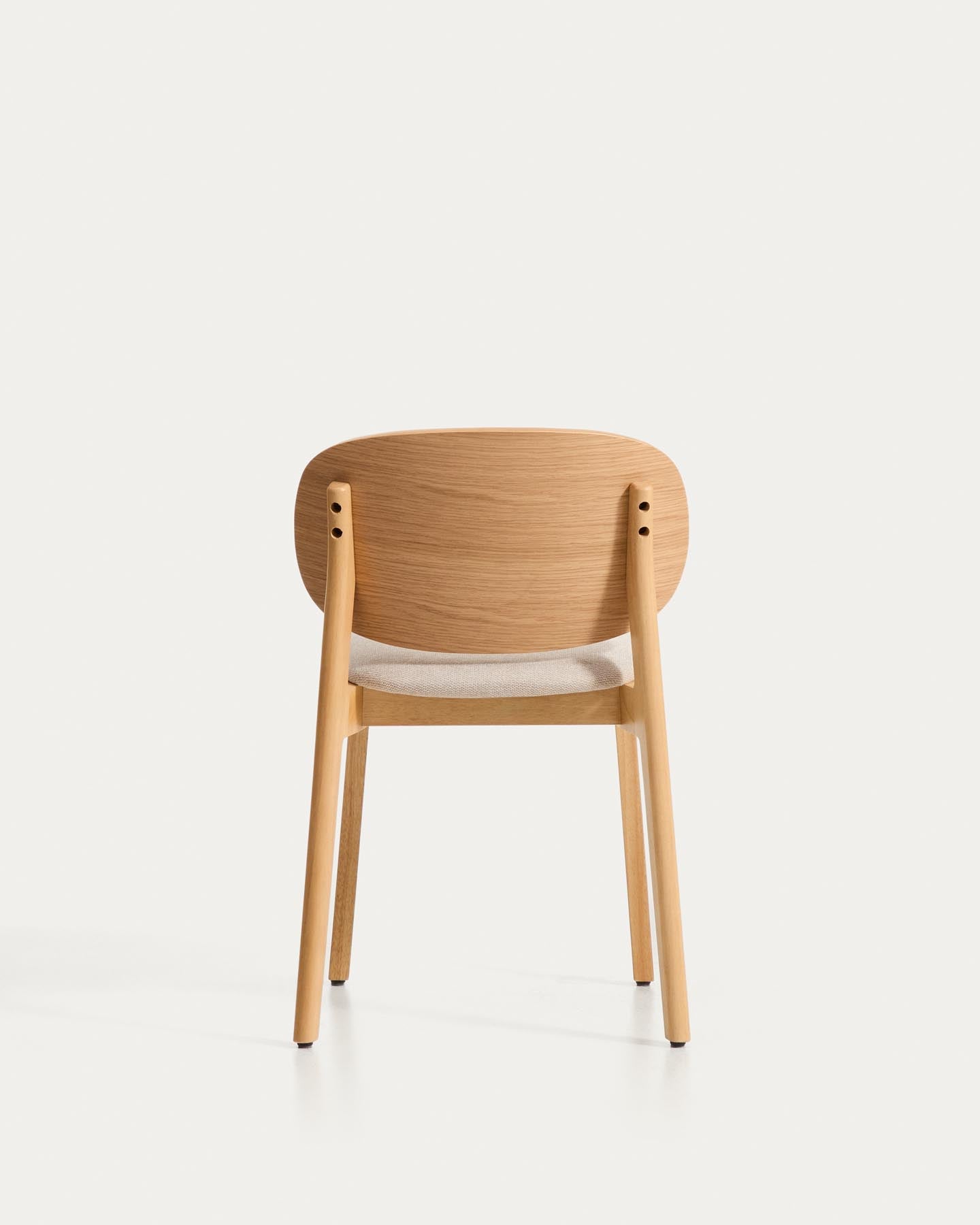 Stuhl Ludara aus Eichenfurnier mit beiger Chenille in Natur präsentiert im Onlineshop von KAQTU Design AG. Stuhl ist von Kave Home