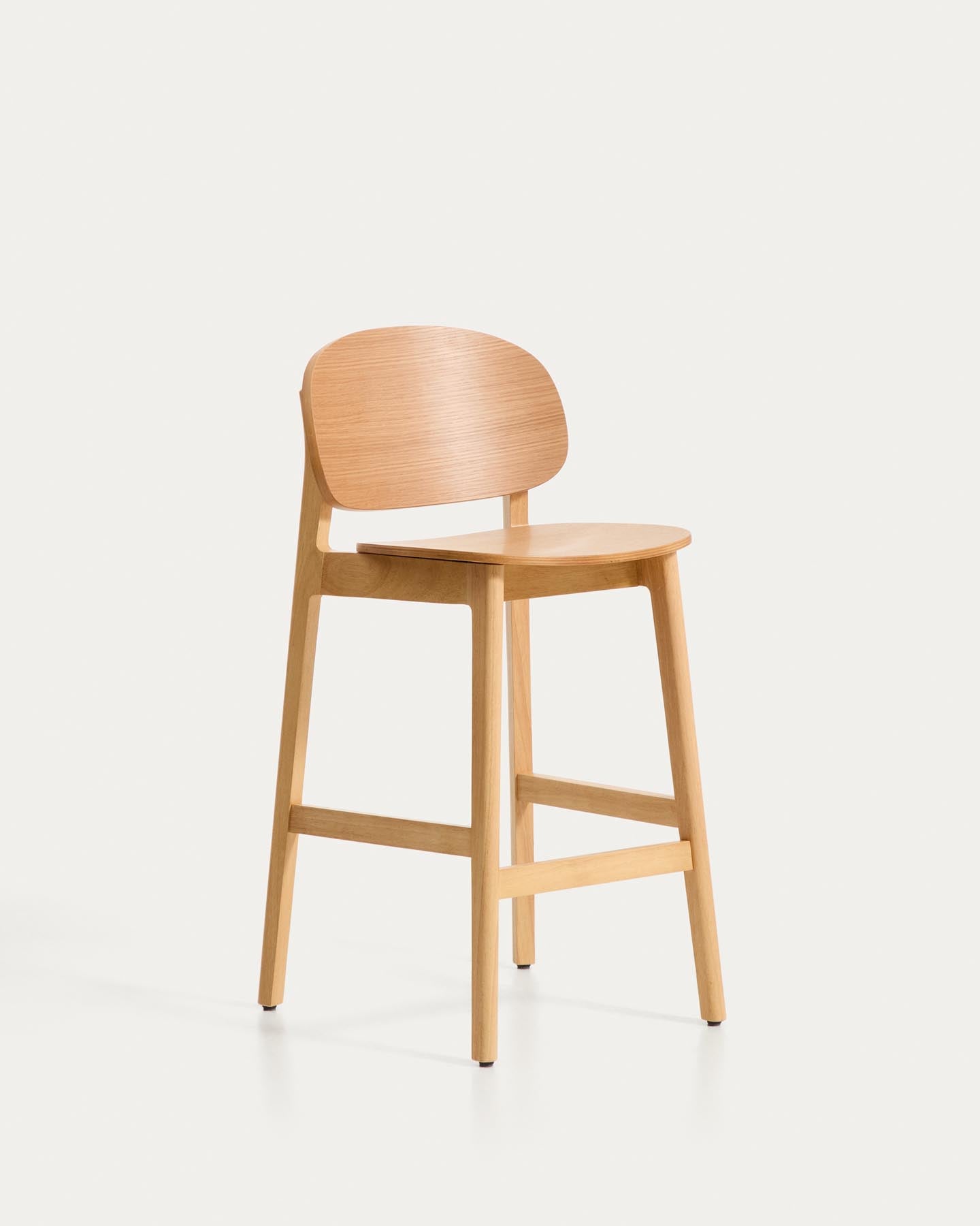 Hocker Ludara aus Eichenfurnier, 65 cm in Natur präsentiert im Onlineshop von KAQTU Design AG. Barhocker ist von Kave Home