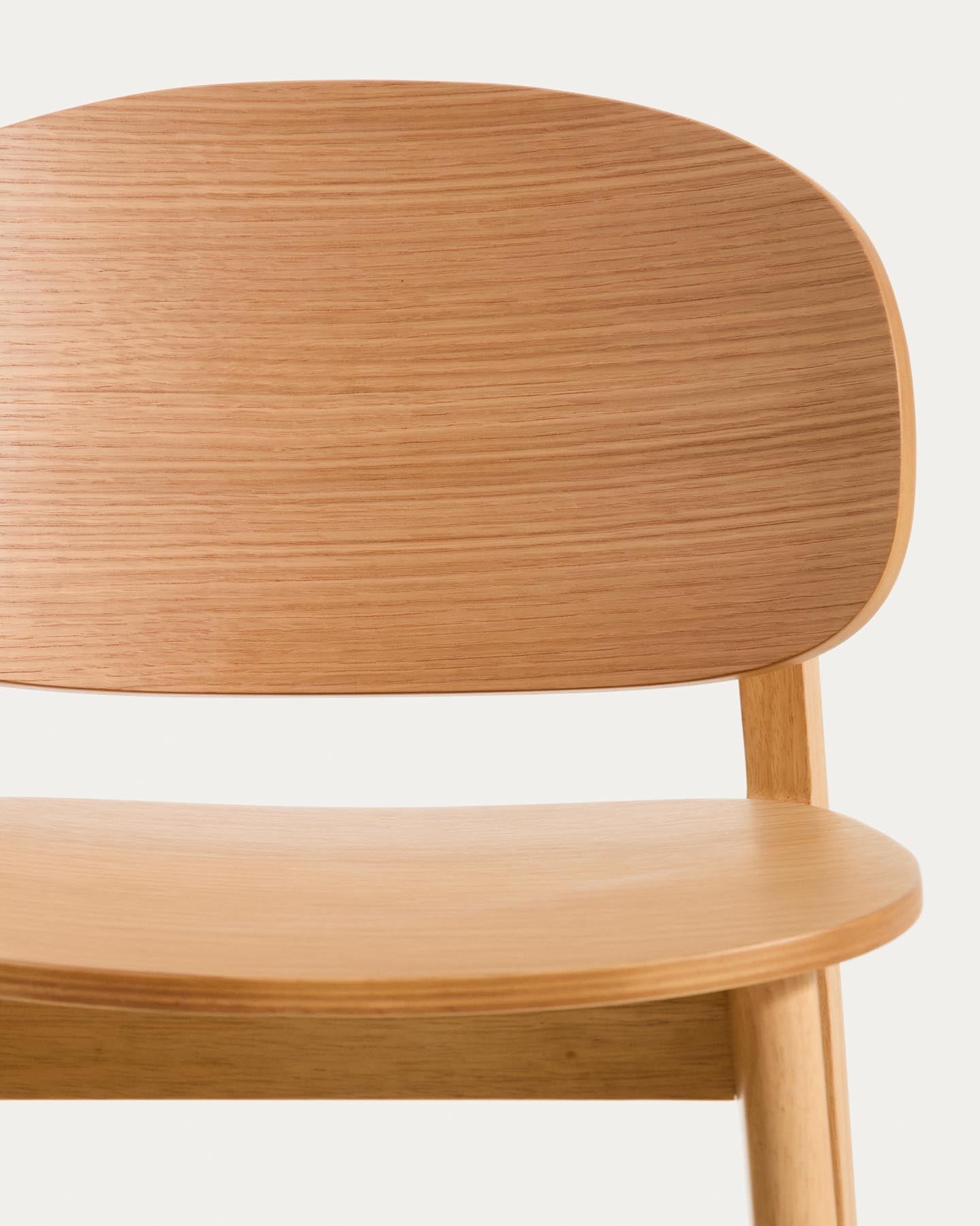 Hocker Ludara aus Eichenfurnier, 65 cm in Natur präsentiert im Onlineshop von KAQTU Design AG. Barhocker ist von Kave Home