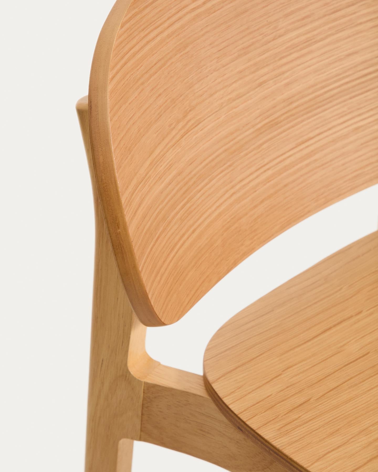 Hocker Ludara aus Eichenfurnier, 65 cm in Natur präsentiert im Onlineshop von KAQTU Design AG. Barhocker ist von Kave Home