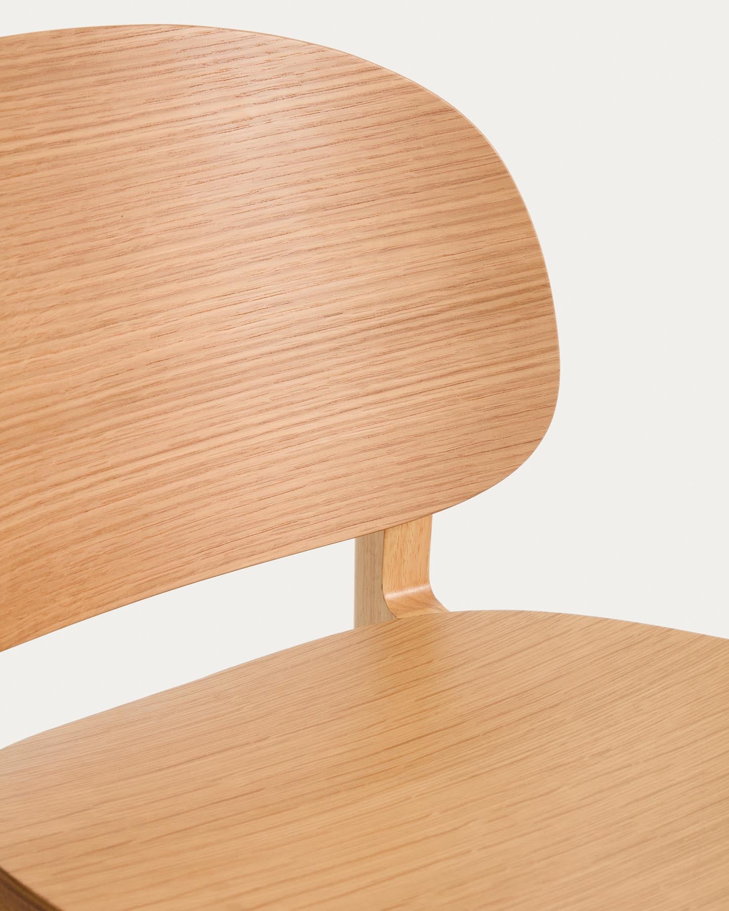 Hocker Ludara aus Eichenfurnier, 65 cm in Natur präsentiert im Onlineshop von KAQTU Design AG. Barhocker ist von Kave Home