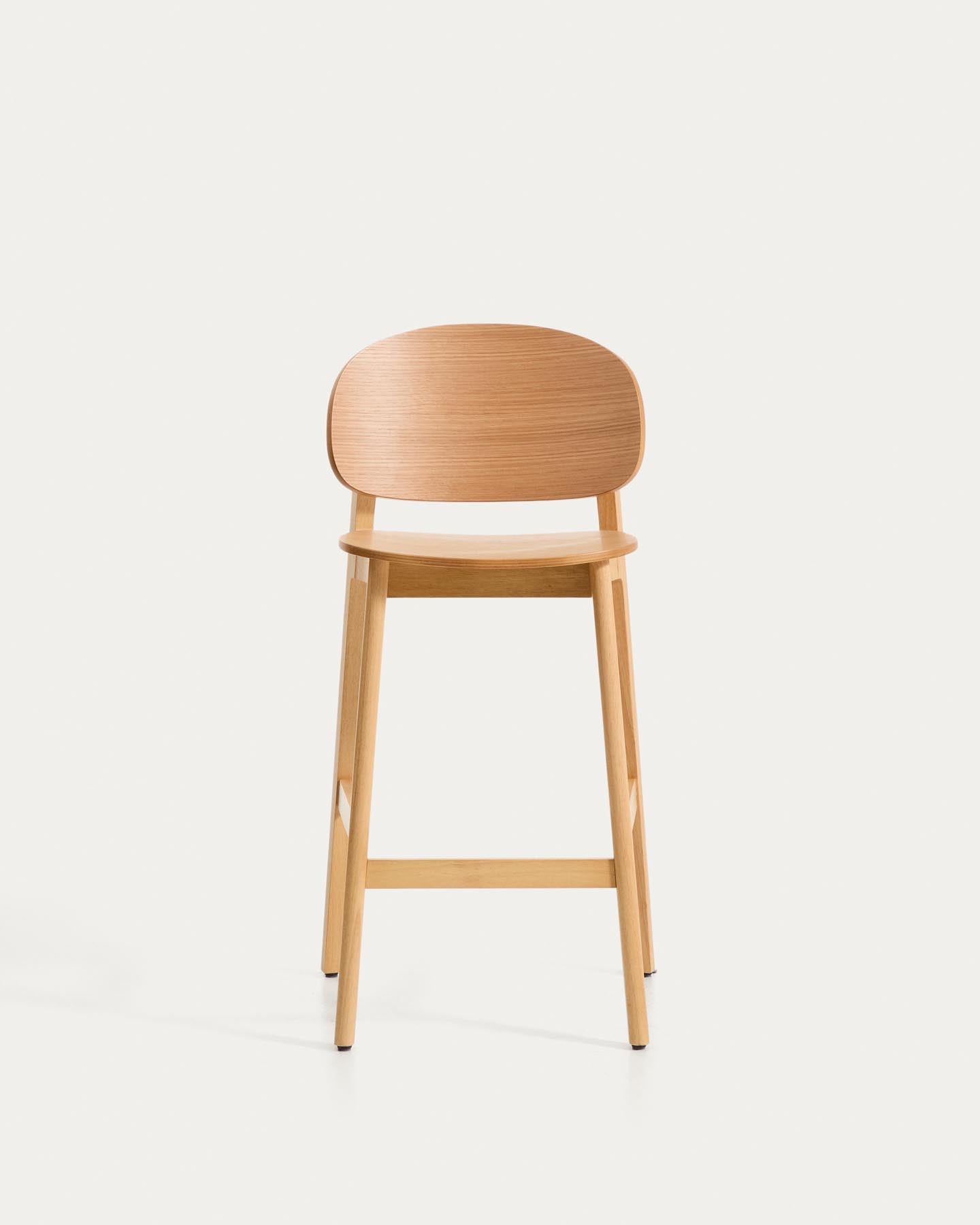 Hocker Ludara aus Eichenfurnier, 65 cm in Natur präsentiert im Onlineshop von KAQTU Design AG. Barhocker ist von Kave Home