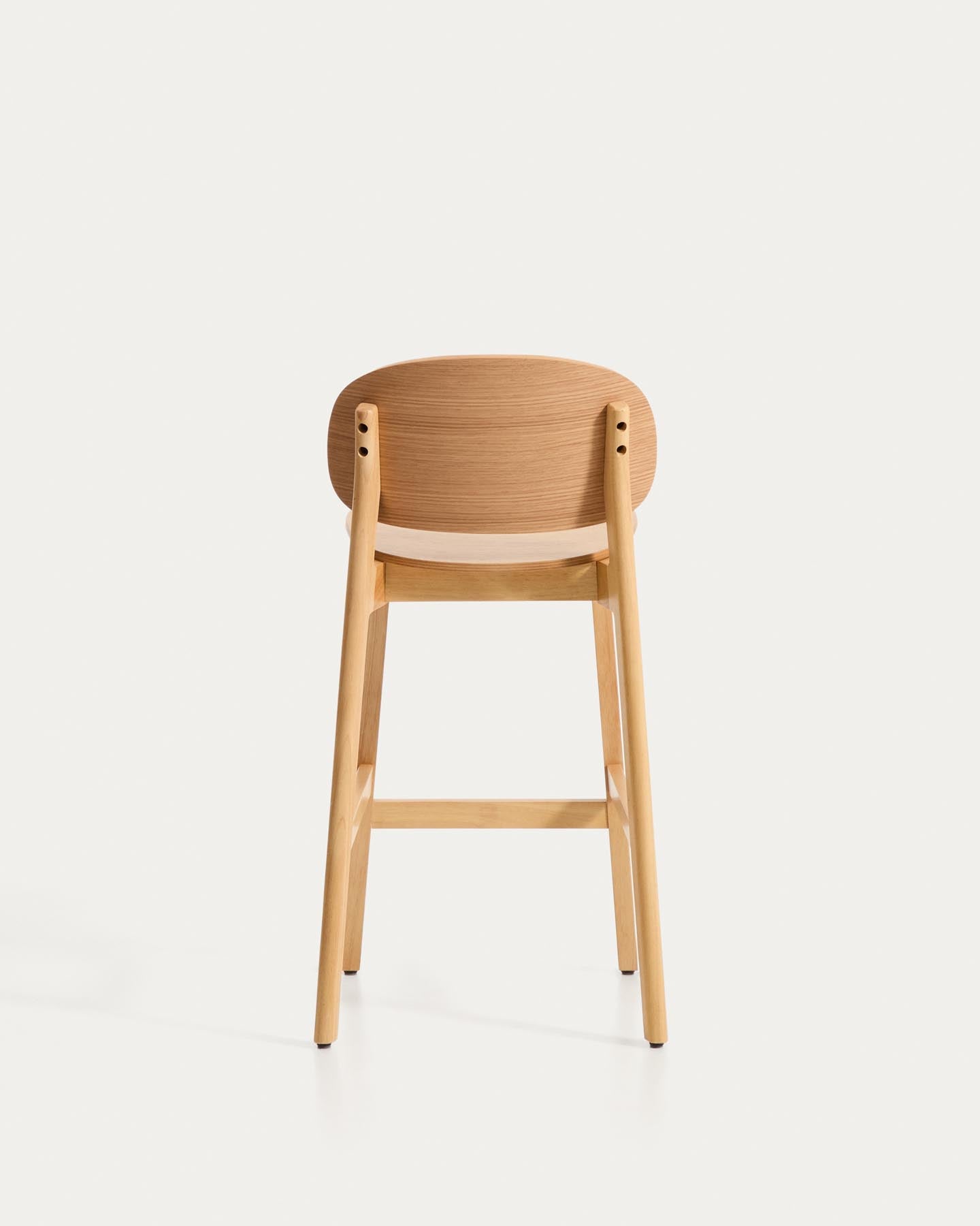 Hocker Ludara aus Eichenfurnier, 65 cm in Natur präsentiert im Onlineshop von KAQTU Design AG. Barhocker ist von Kave Home