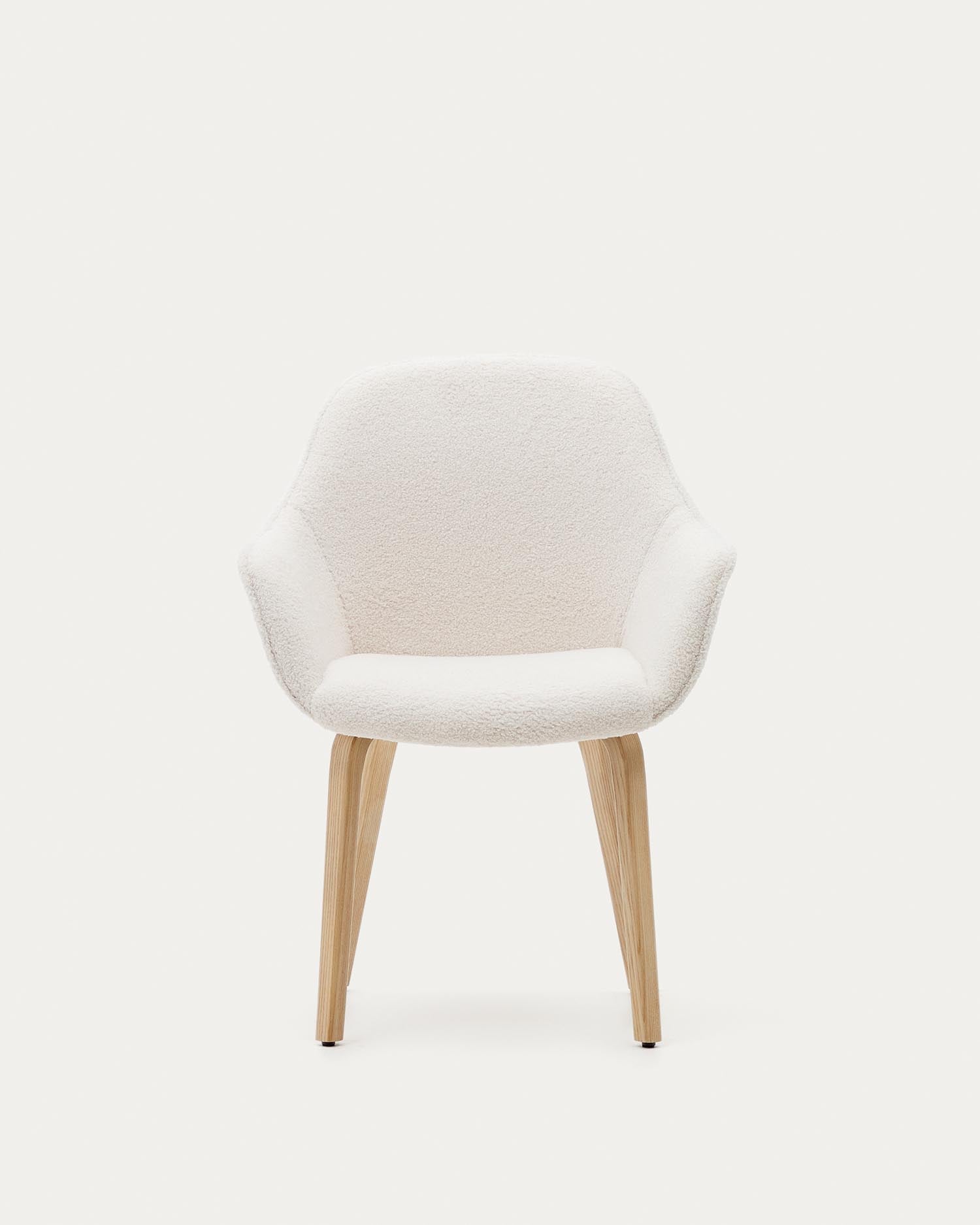 Aleli Stuhl mit Bouclé in Weiss Beine aus massivem Eschenholz mit natürlichem Finish in Weiss präsentiert im Onlineshop von KAQTU Design AG. Stuhl ist von Kave Home