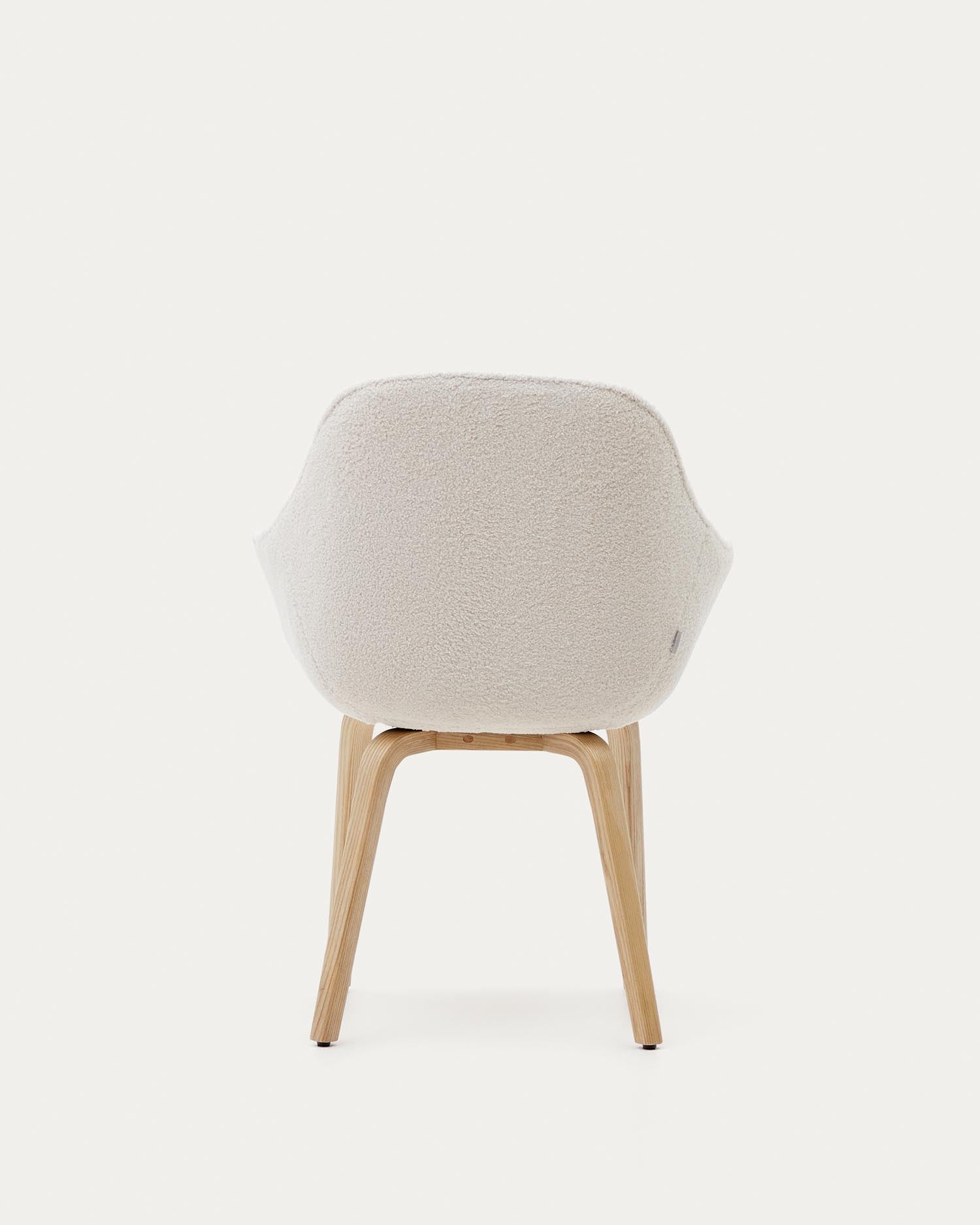 Aleli Stuhl mit Bouclé in Weiss Beine aus massivem Eschenholz mit natürlichem Finish in Weiss präsentiert im Onlineshop von KAQTU Design AG. Stuhl ist von Kave Home