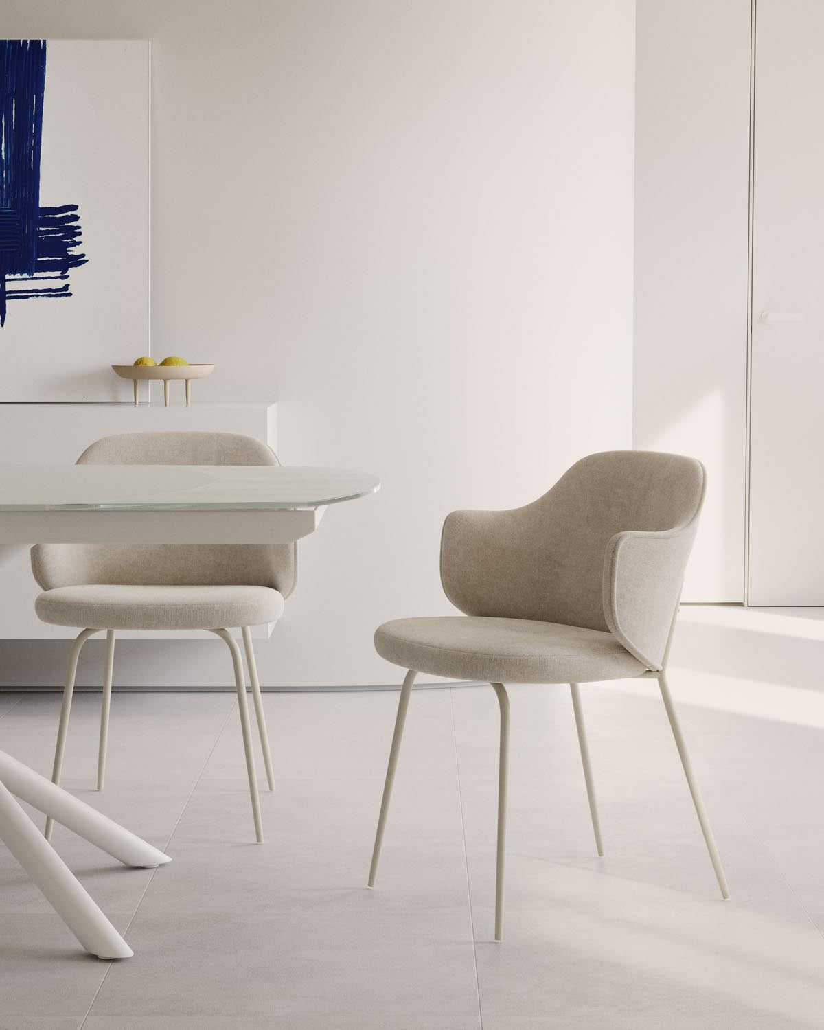 Yunia Stuhl Beige: Stilvoller Komfort mit beigen Stahlbeinen.