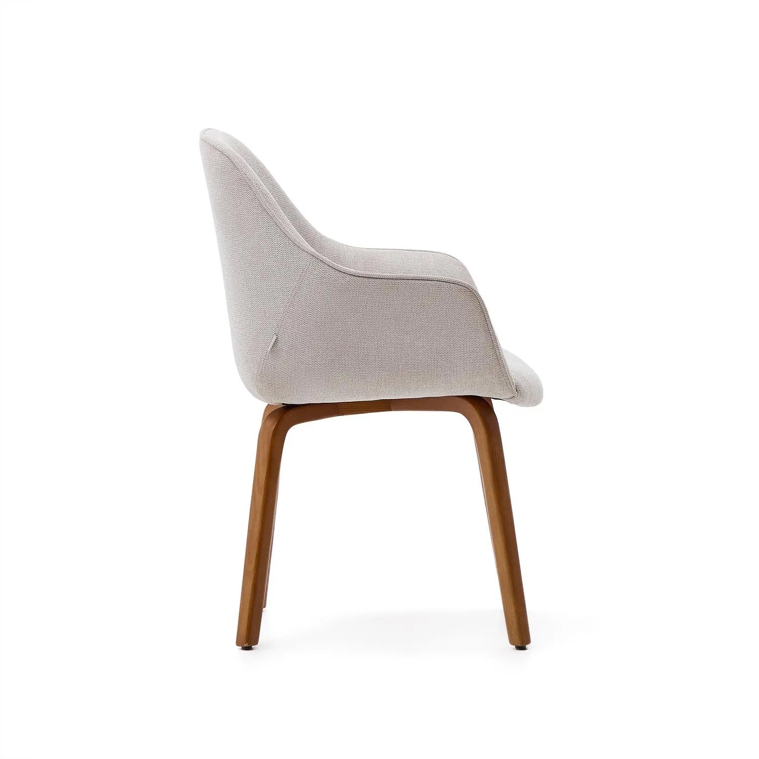 Eleganter Aleli Stuhl: Beige Chenille, Eschenholz, edles Nussholz-Finish.