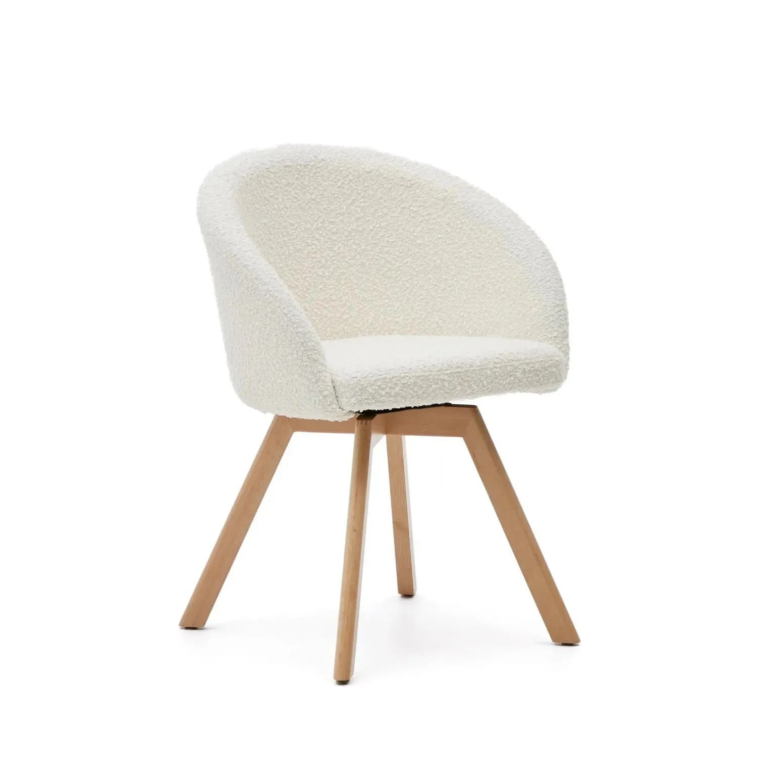 Stilvoller Marvin Drehstuhl: Bouclé & Buchenholz von Kave Home.