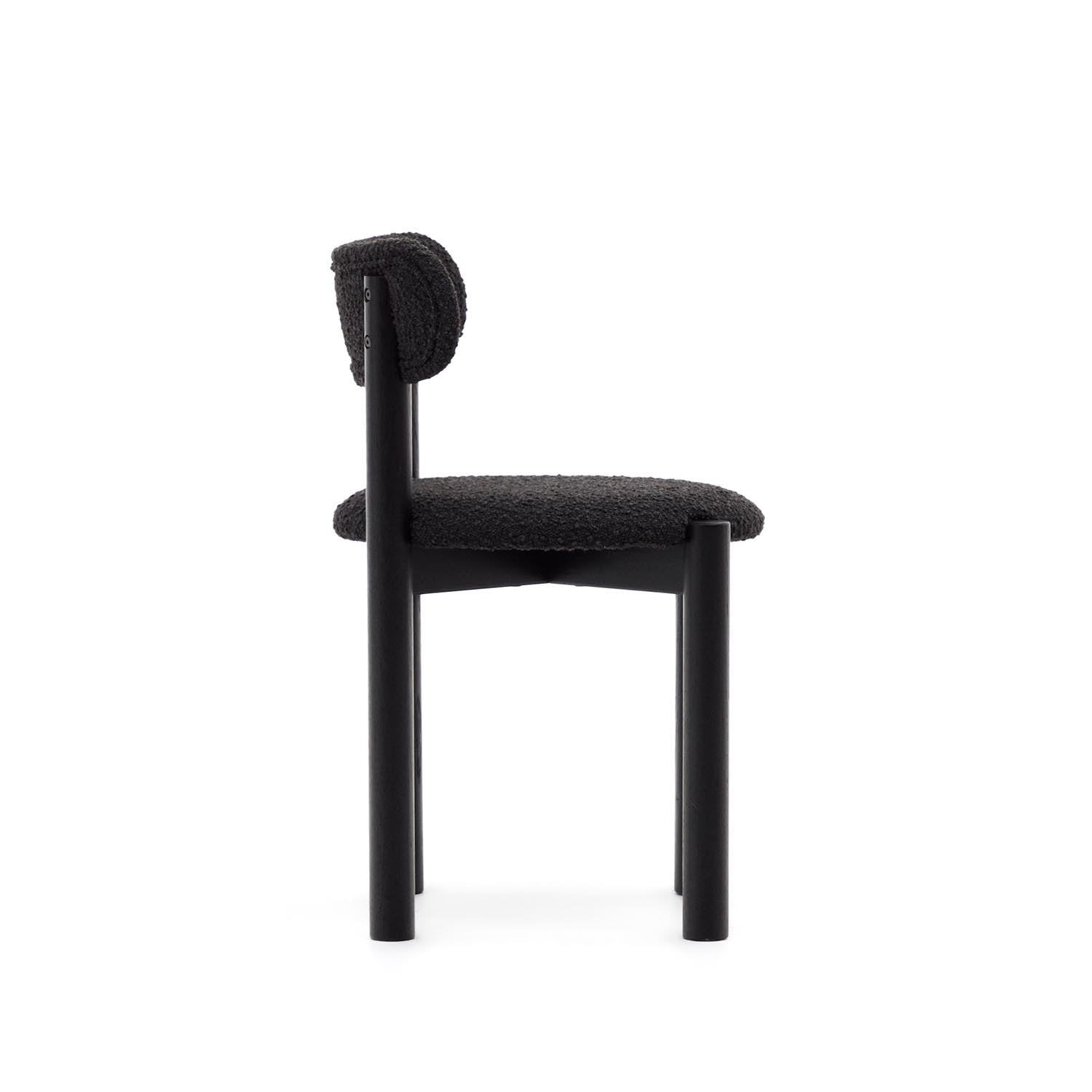 Nebai Stuhl: Schwarzes Bouclé für modernes Wohnen von Kave Home.