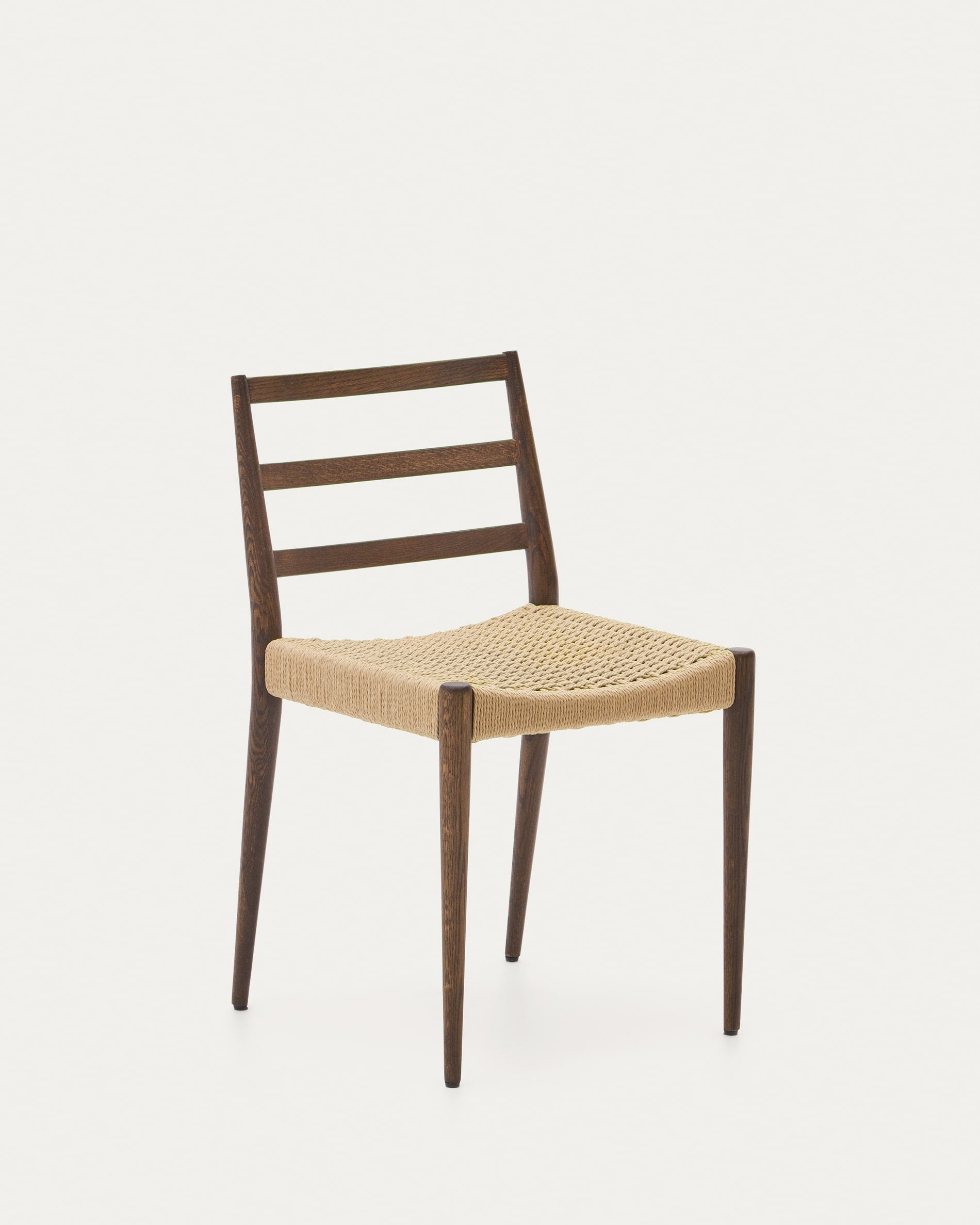 Analy Stuhl aus massiver Eiche mit Nussholz-Finish und Sitz aus Seil FSC 100%