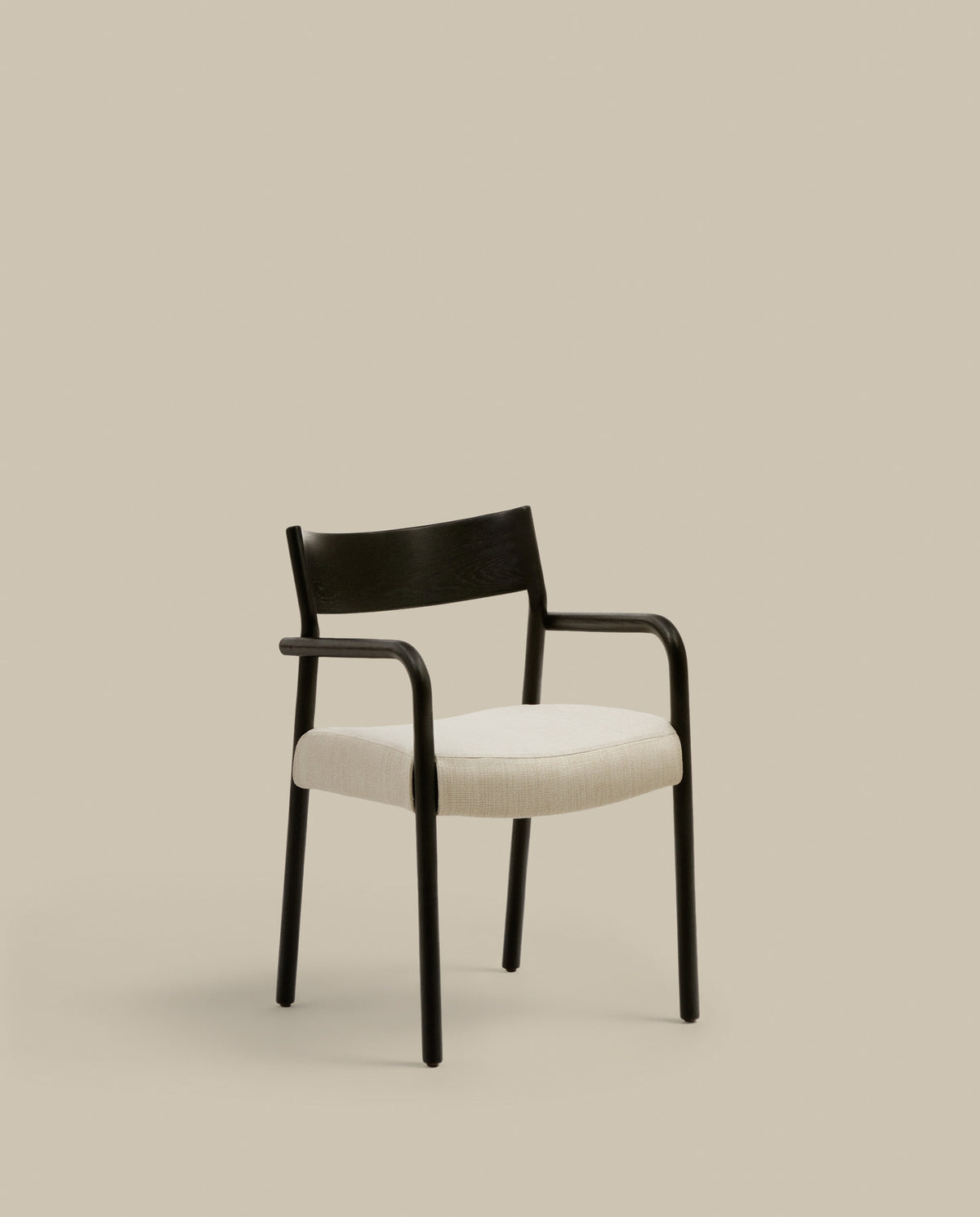 Falconera Stuhl mit abziehbarem Bezug aus massivem Eichenholz schwarz FSC Mix Credit in Beige, Schwarz präsentiert im Onlineshop von KAQTU Design AG. Stuhl ist von Kave Home