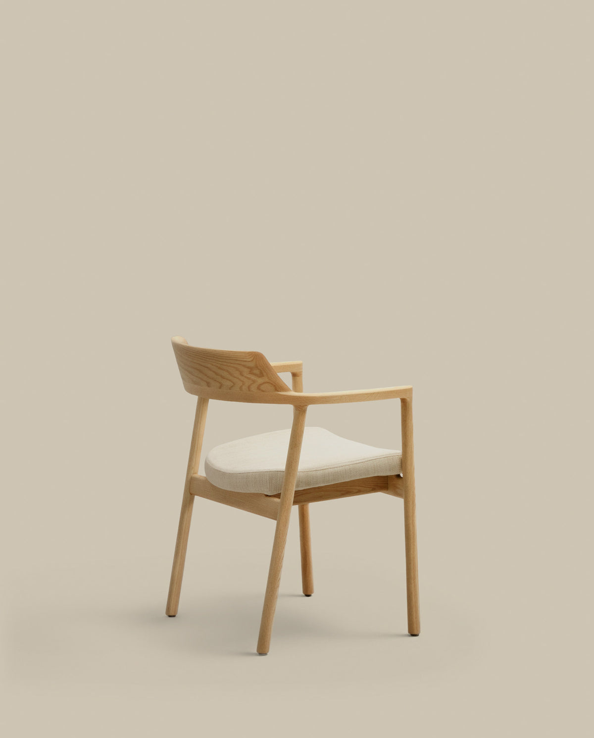 Alocs Stuhl abnehmbarer Bezug Chenille beige massive Eiche Natur-Finish FSC Mix Credit in Beige, Natur präsentiert im Onlineshop von KAQTU Design AG. Stuhl mit Armlehne ist von Kave Home