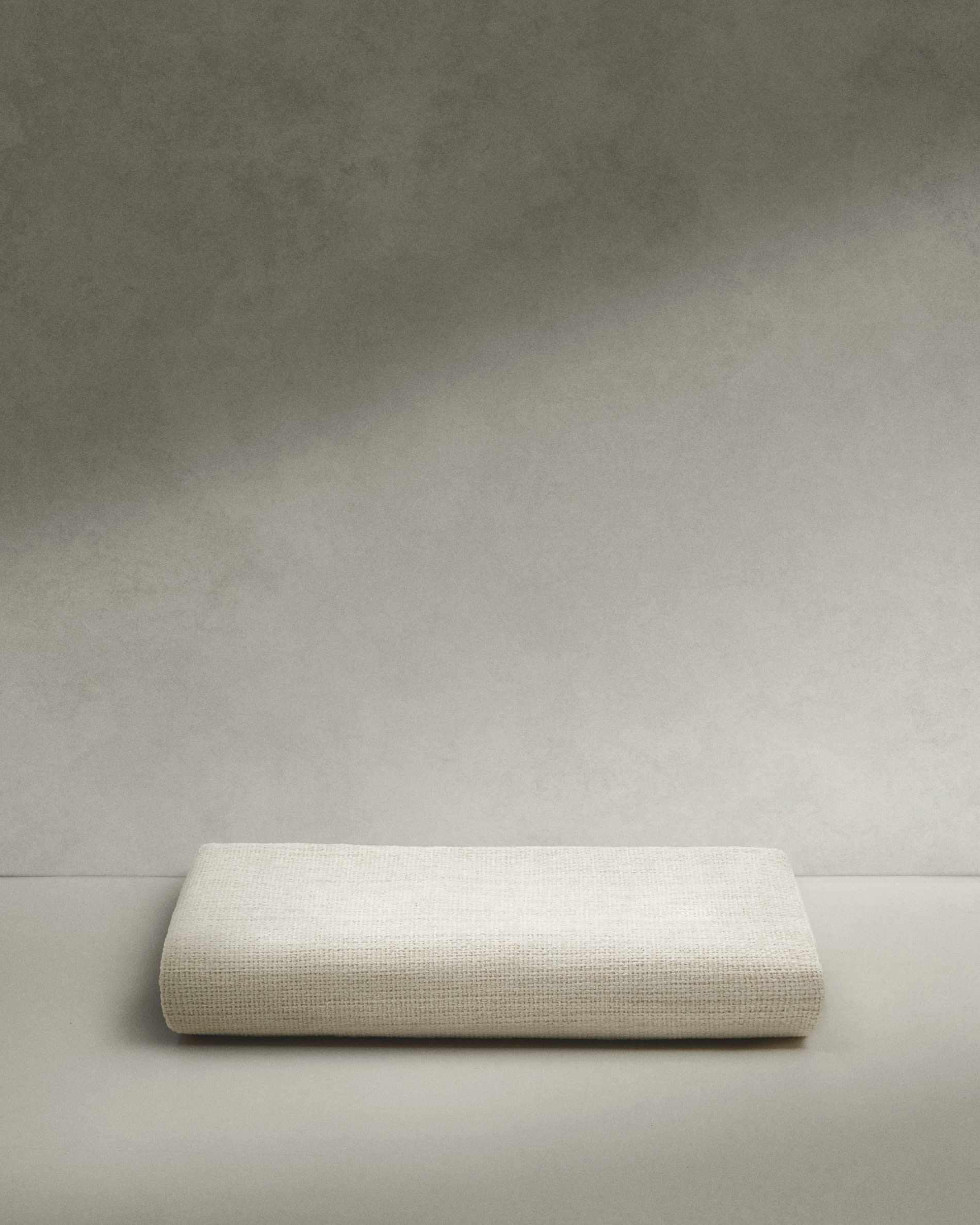 Bezug für den Stuhl Cudia aus Chenille in Beige in Beige, Natur präsentiert im Onlineshop von KAQTU Design AG. Sitzkissen ist von Kave Home