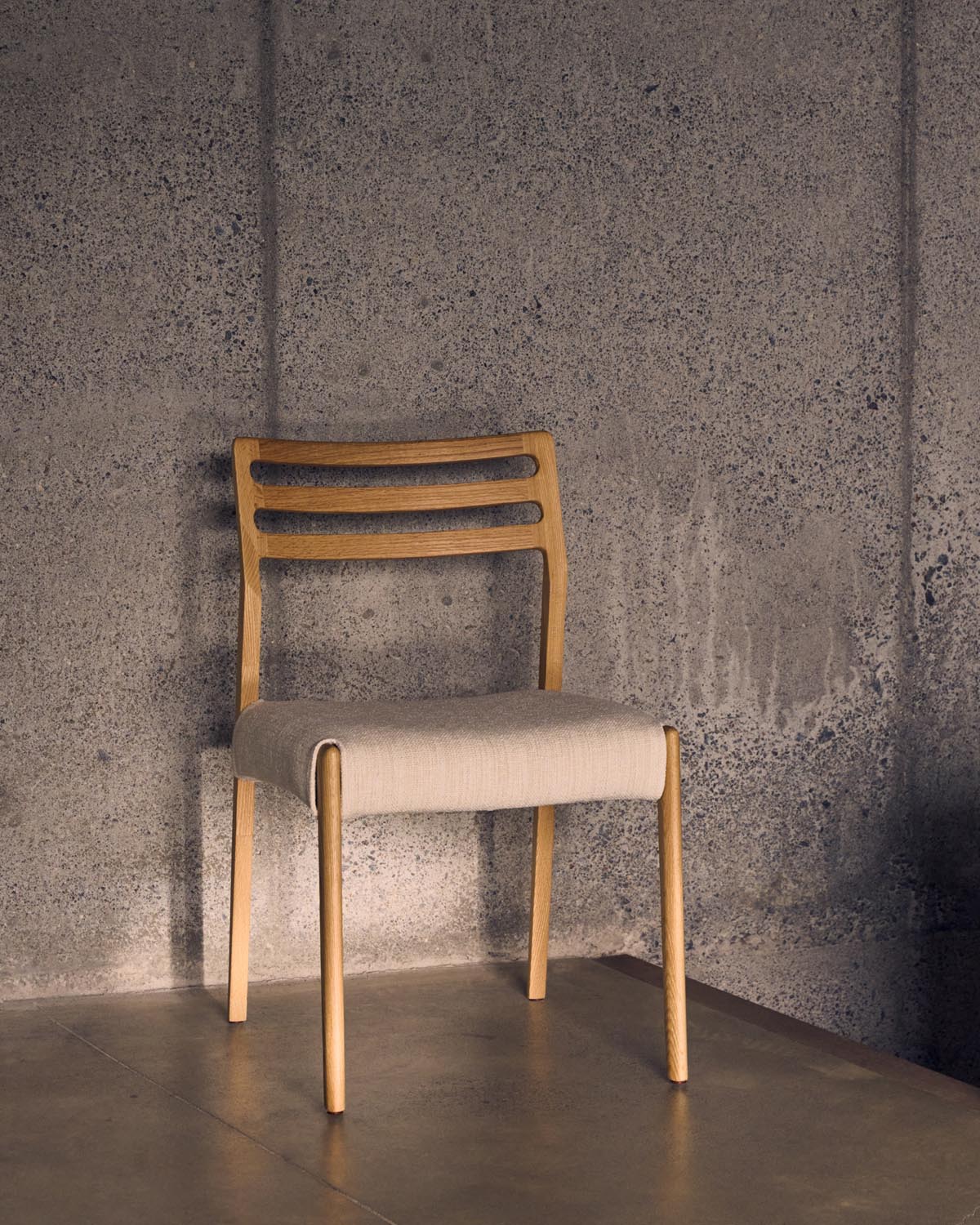 Cudia Stuhl abnehmbarer Bezug Chenille beige massive Eiche Natur-Finish FSC Mix Credit
