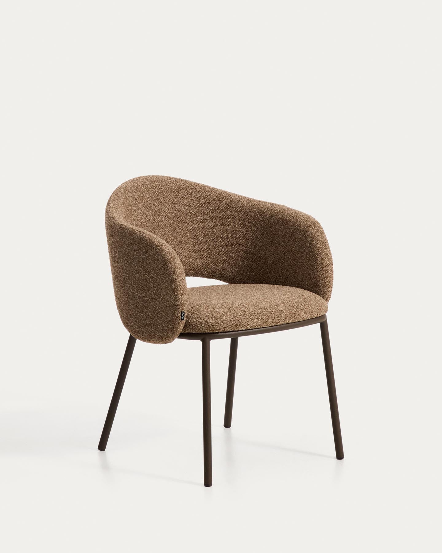 Maina Stuhl aus dicker brauner Chenille und Stahlbeinen mit brauner Beschichtung FSC Mix Credit in Braun präsentiert im Onlineshop von KAQTU Design AG. Stuhl ist von Kave Home