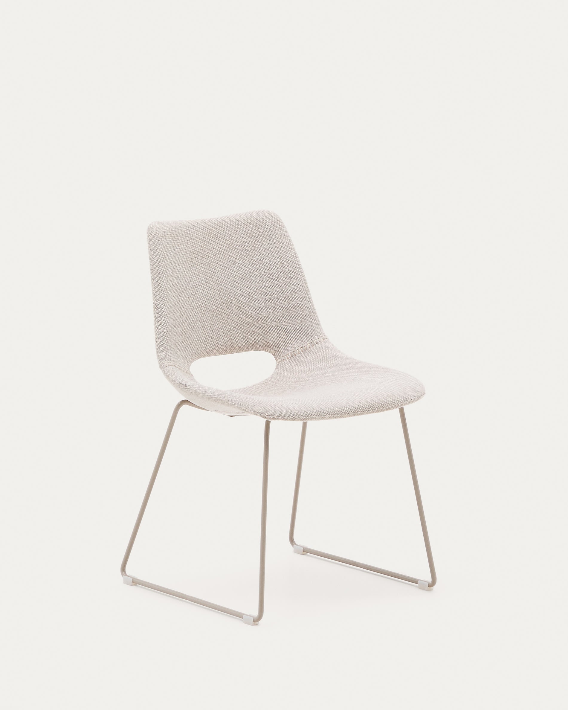 3D-Modell des eleganten Zahara Stuhls in Beige, ideal für Esszimmer, Wohnzimmer oder Büro, von Kave Home.