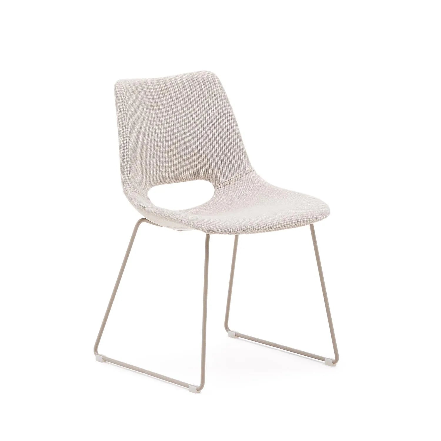3D-Modell des eleganten Zahara Stuhls in Beige, ideal für Esszimmer, Wohnzimmer oder Büro, von Kave Home.