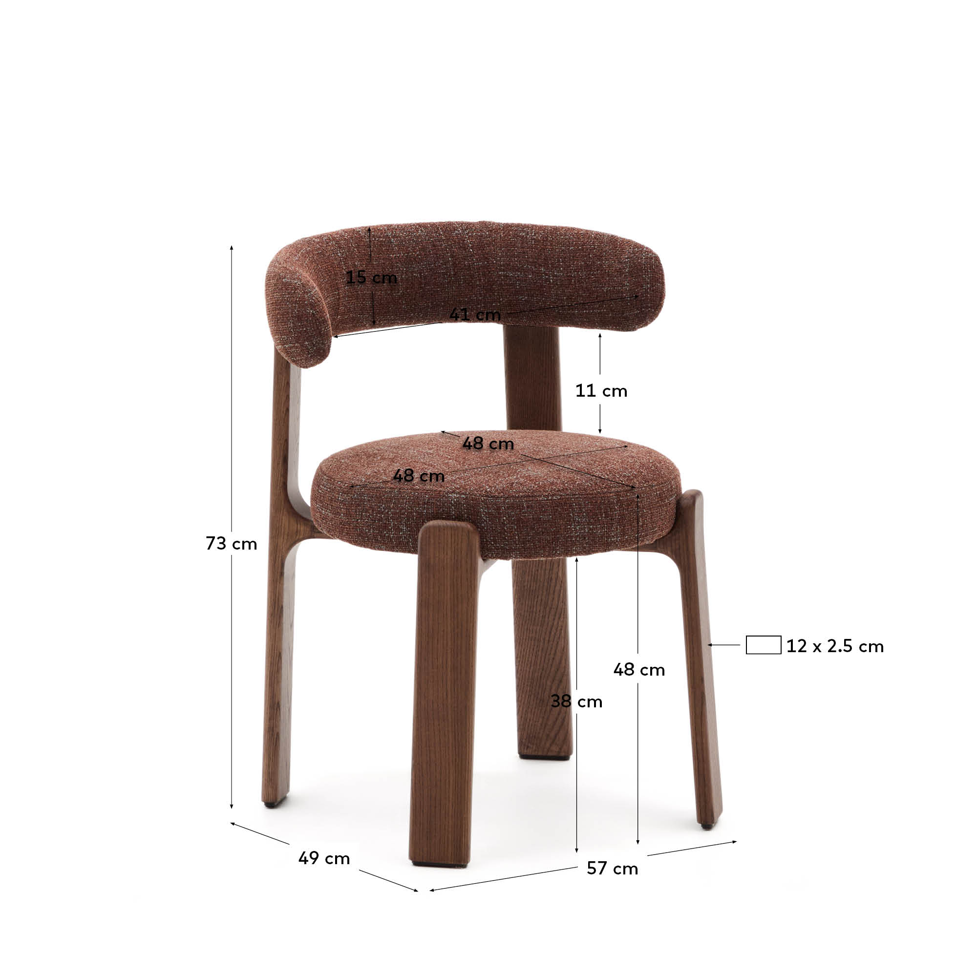 Entdecken Sie den Stuhl Granite von Kave Home: Eleganter Stuhl aus braunem Chenille und massivem Eschenholz mit Walnuss-Finish, ideal für stilvolle Wohnräume.