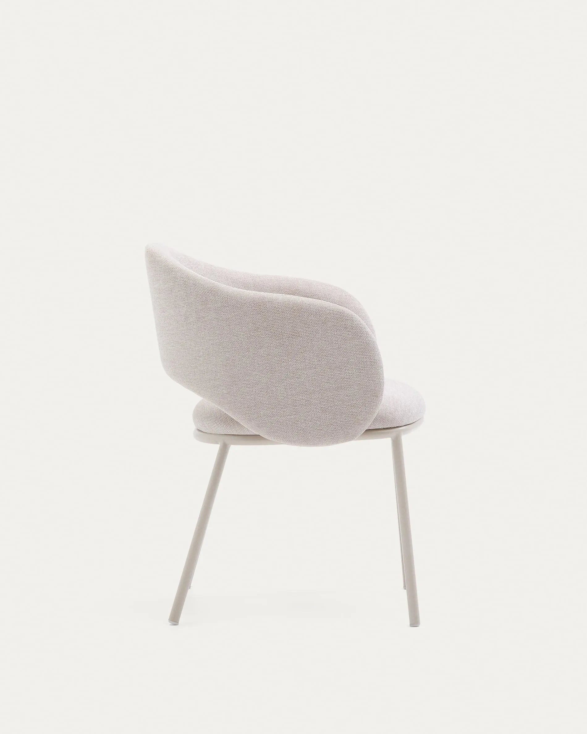 Eleganter Stuhl Maina in Beige mit nachhaltigen Stahlbeinen, FSC-zertifiziert, für stilvolle und umweltbewusste Einrichtung.