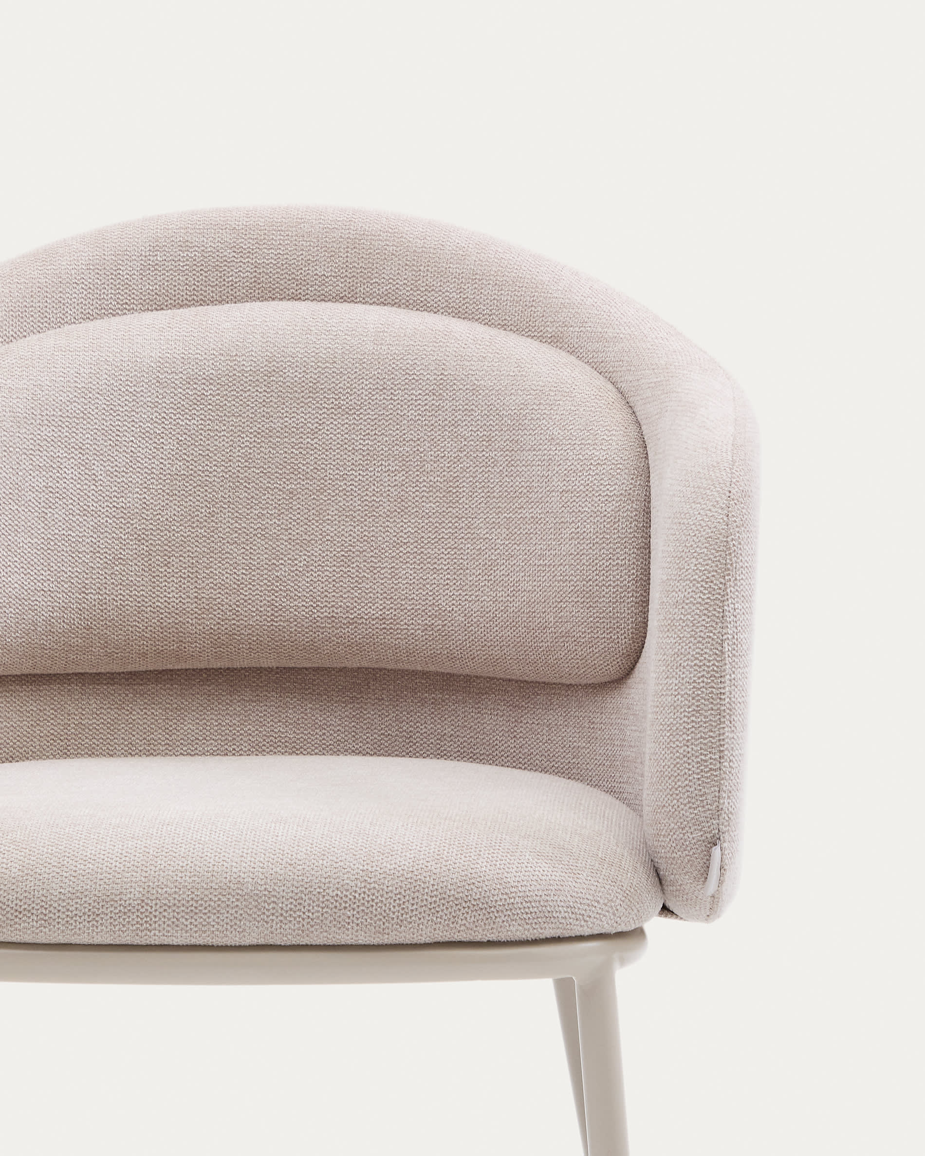 Stuhl Idaira in Beige mit robusten Stahlbeinen, FSC Mix Credit. Ideal für stilvolle und nachhaltige Wohnkonzepte.