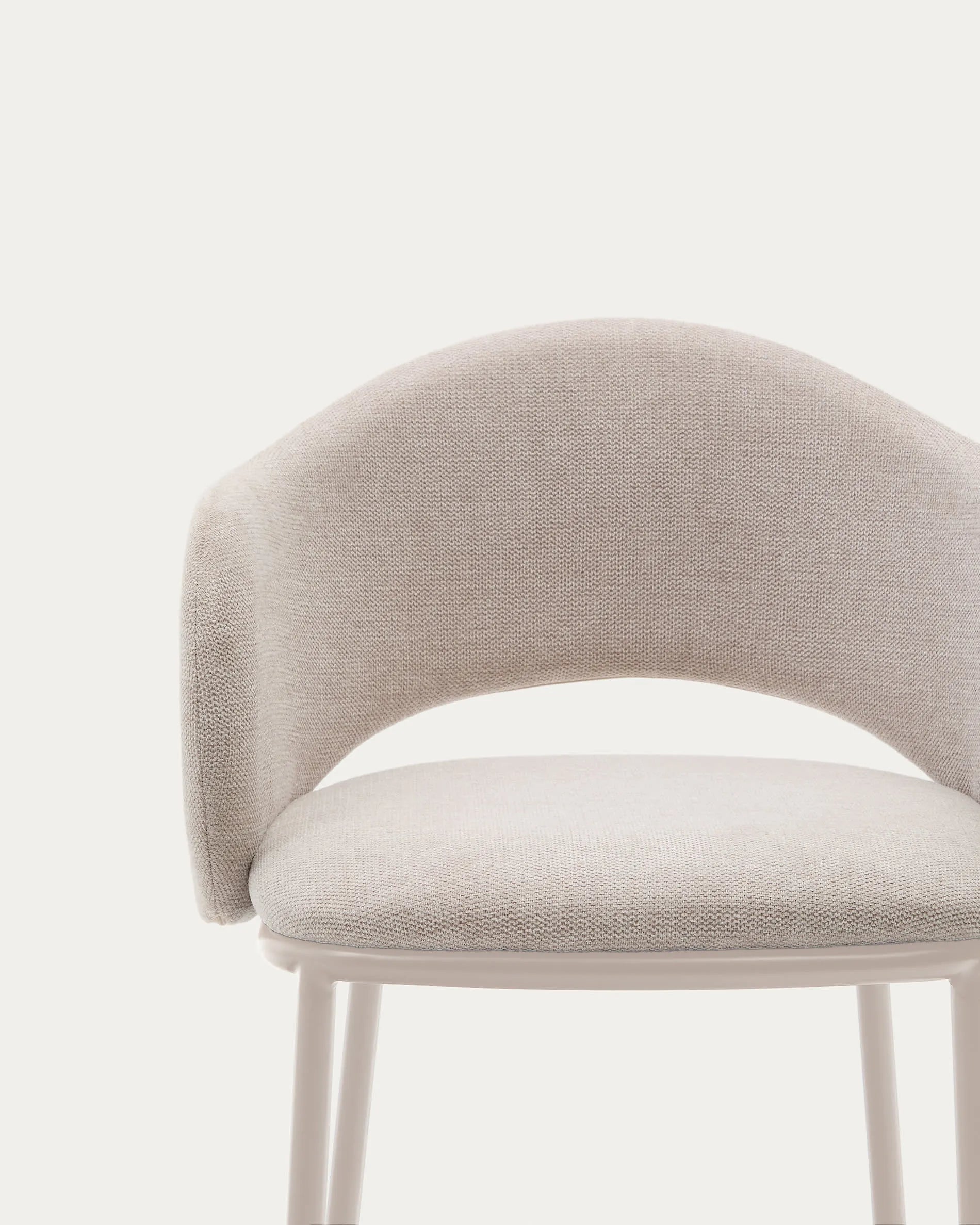 Hocker Maina, 65 cm, aus beiger Chenille, Stahlbeinen mit beigem Finish, FSC-zertifiziert, ideal für stilvolles Interieur.