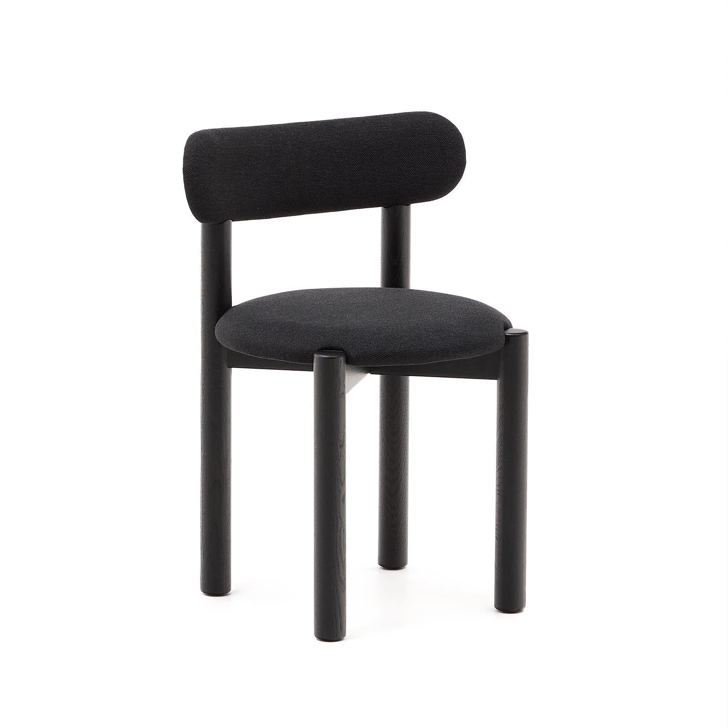 3D-Modell des eleganten Nebai Stuhls: Eichenholzrahmen, schwarze Chenille, zeitloses Design, moderner Komfort.