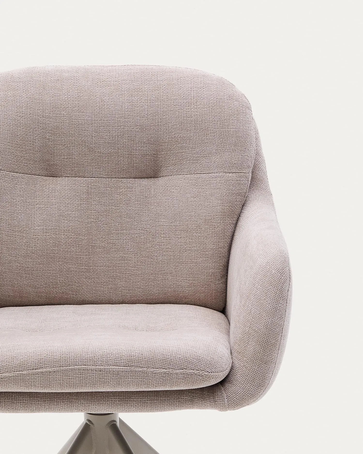 Eleganter Drehstuhl Lexa: Beigefarbene Chenille, Stahlbeine, flexibler Drehmechanismus, ideal für stilvolle Räume.