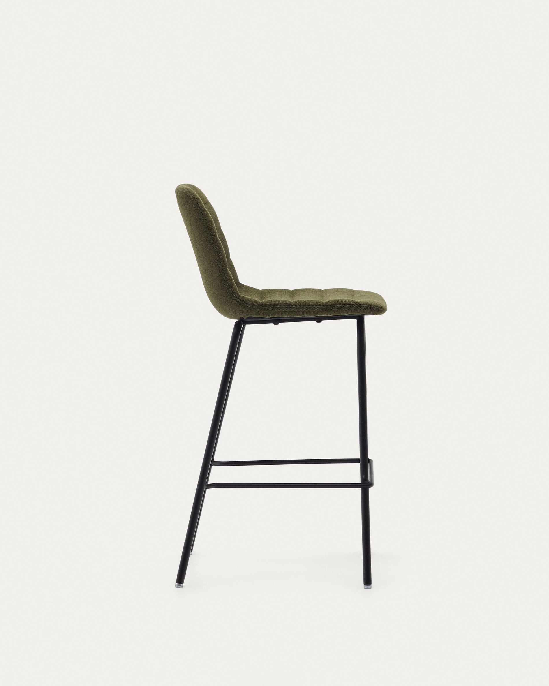 Eleganter Zunilda Hocker: Dunkelgrüner Chenille, 65 cm, Kave Home.