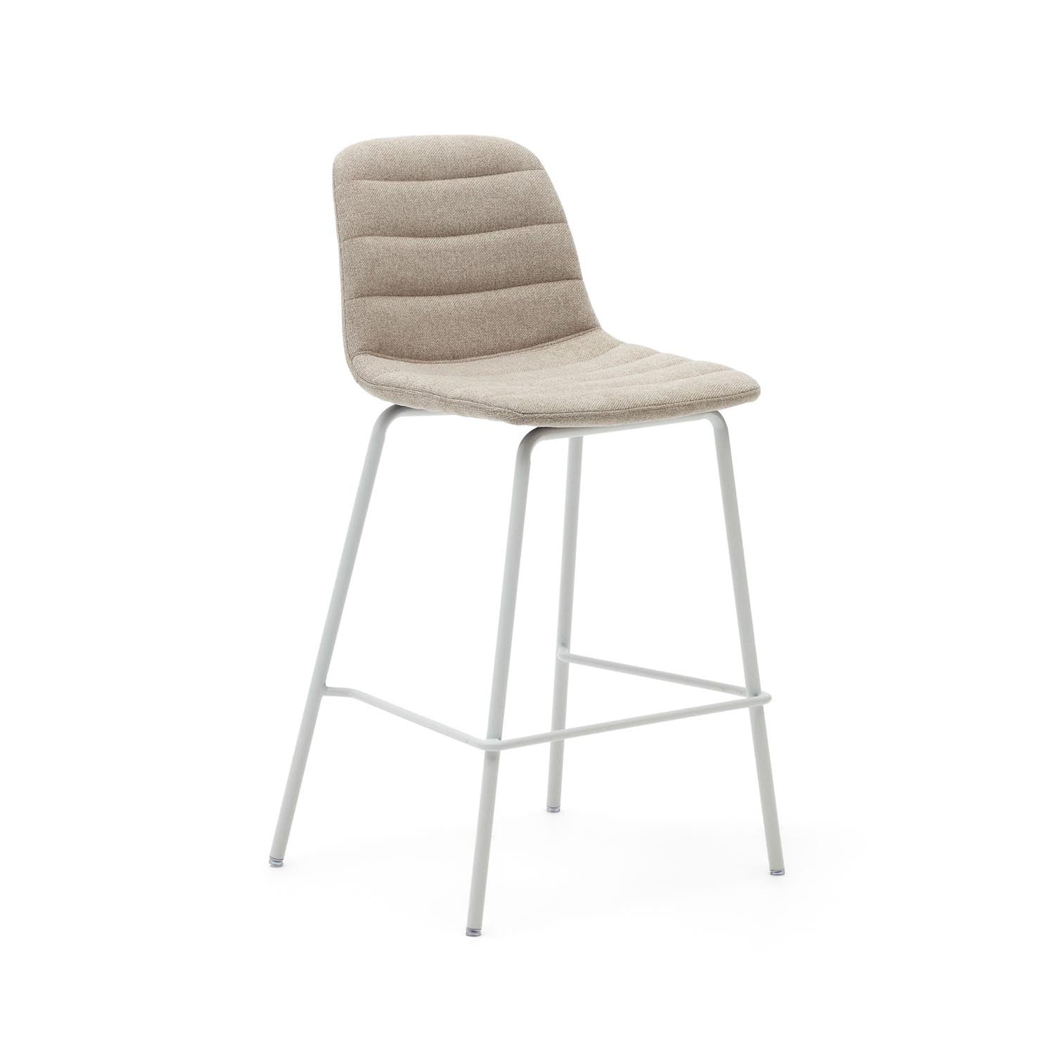 Eleganter Zunilda Hocker: Beigefarbenes Chenille, mattweisser Stahl, 65 cm hoch. Ideal für moderne Räume.