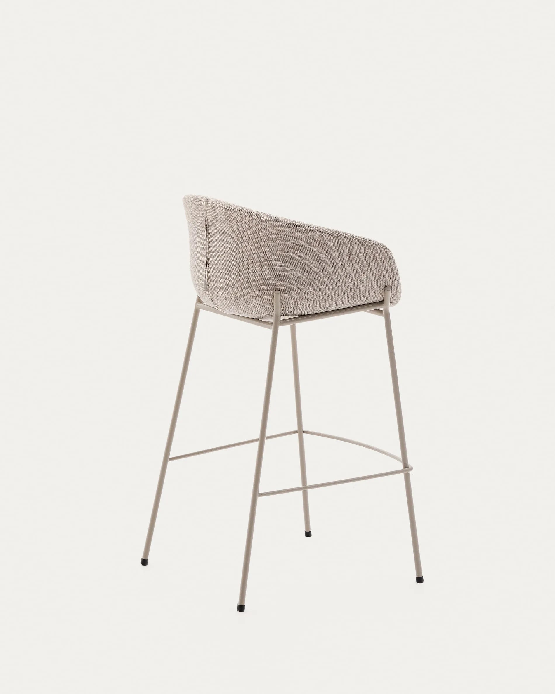 Eleganter Hocker Yvette: Beigefarbene Chenille-Sitzfläche, Stahlbeine mit Finish, 75 cm hoch, ideal für moderne Räume.