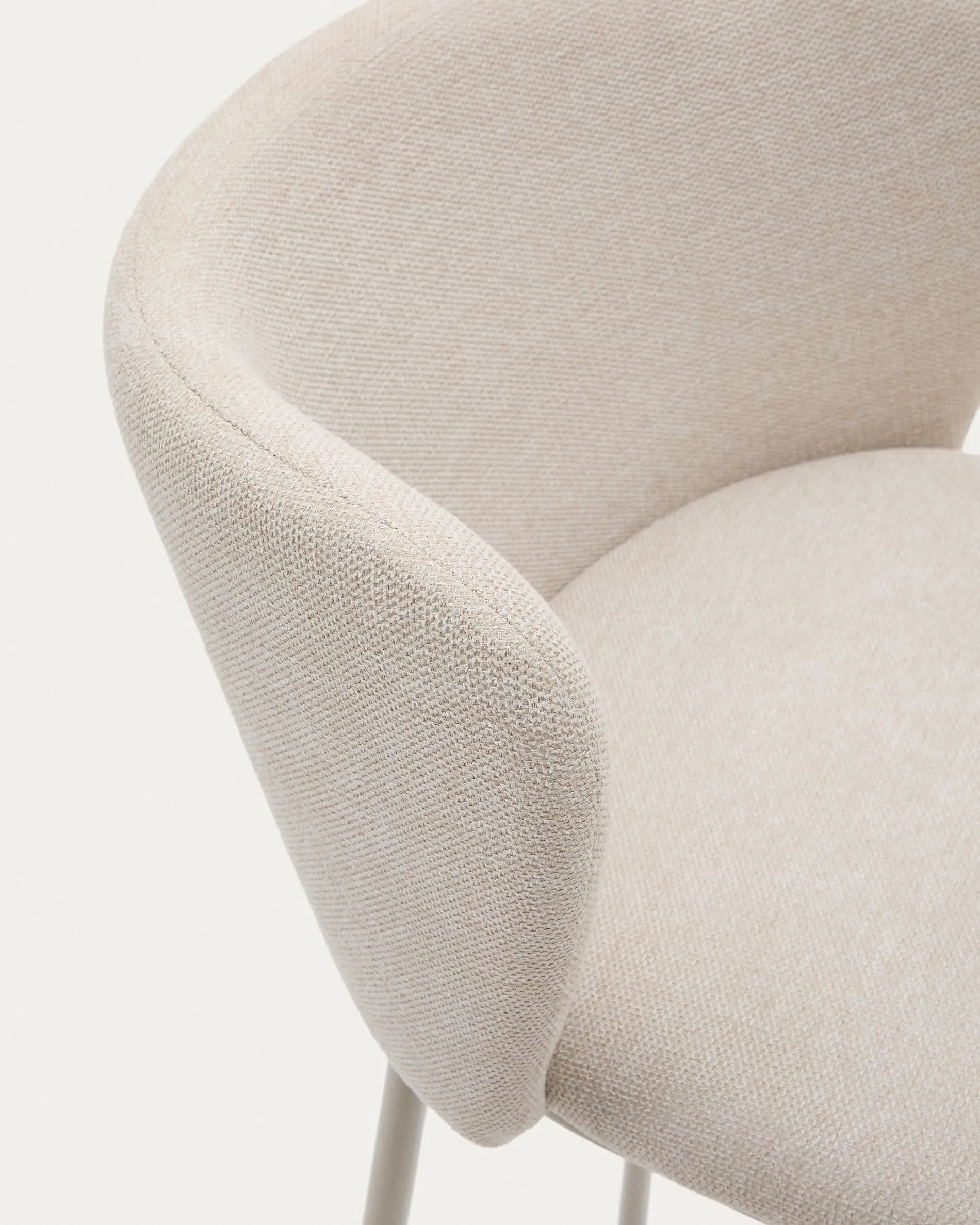 Eleganter Hocker aus Chenille und Stahl, 65 cm hoch, FSC-zertifiziert, ideal für stilvolle Räume.