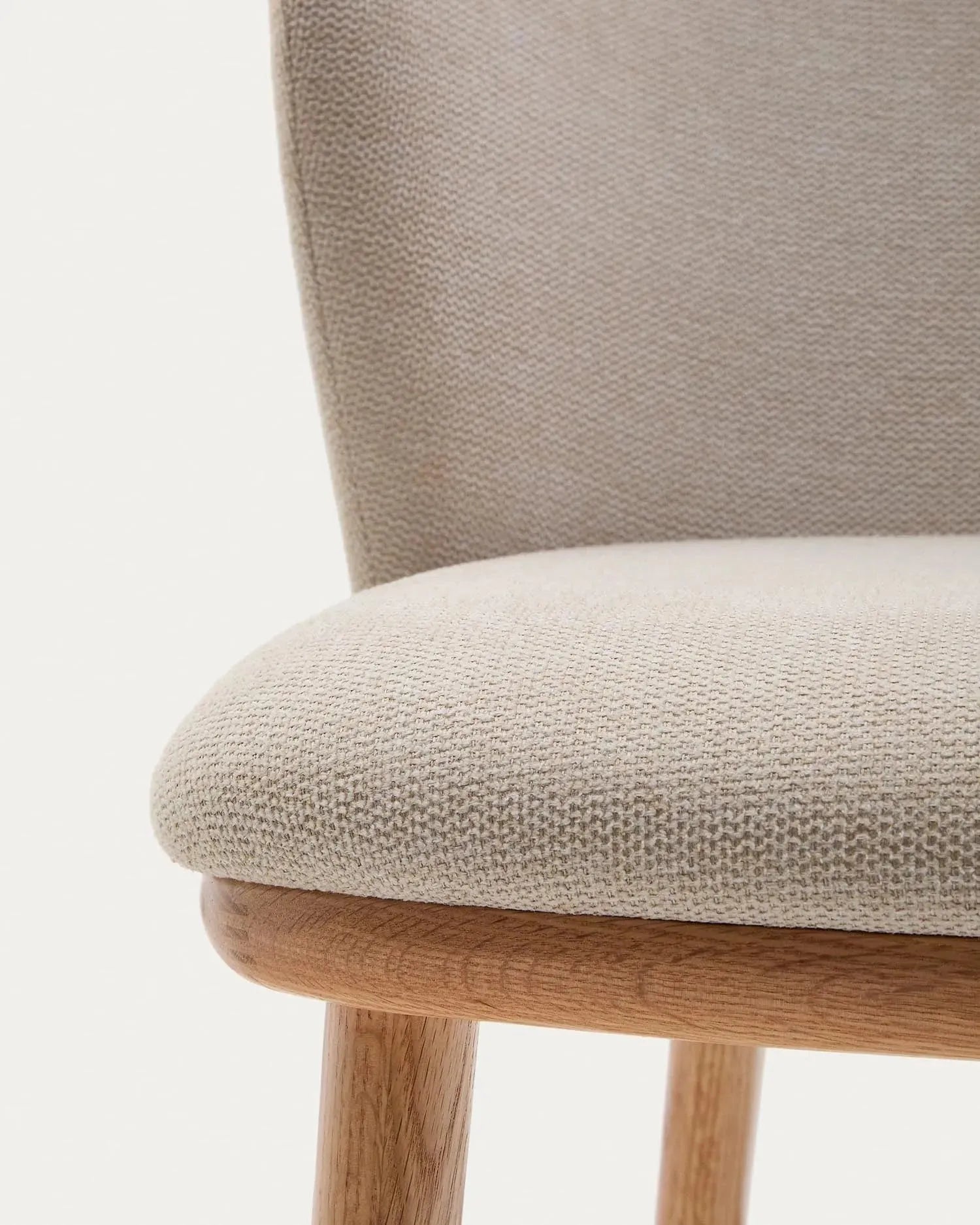 Moderner Hocker Ciselia, 75 cm, aus beigem Chenille und FSC-zertifiziertem Eschenholz, mit natürlichem Finish, stilvoll und nachhaltig.