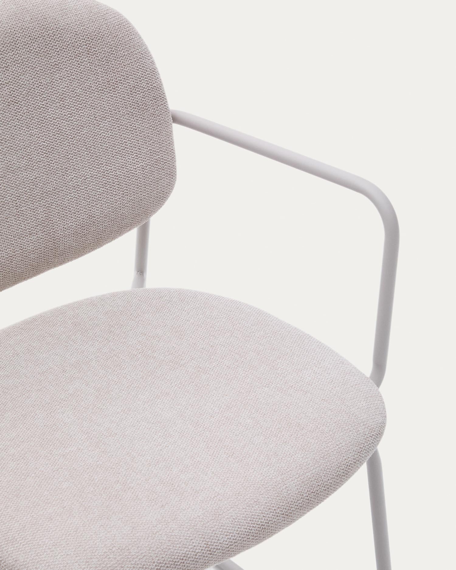 Stuhl Meli mit beiger Chenille und beigen Metallbeinen FSC Mix Credit in Beige präsentiert im Onlineshop von KAQTU Design AG. Stuhl ist von Kave Home