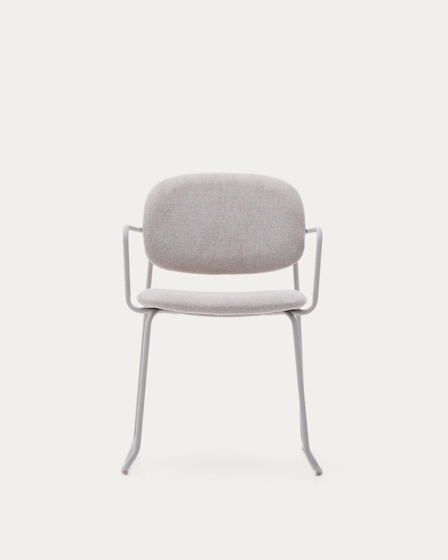 Erleben Sie den Stuhl Meli von Kave Home: Elegante Chenille-Polsterung und stabile Metallbeine vereinen sich in einem zeitlosen, nachhaltigen Design.