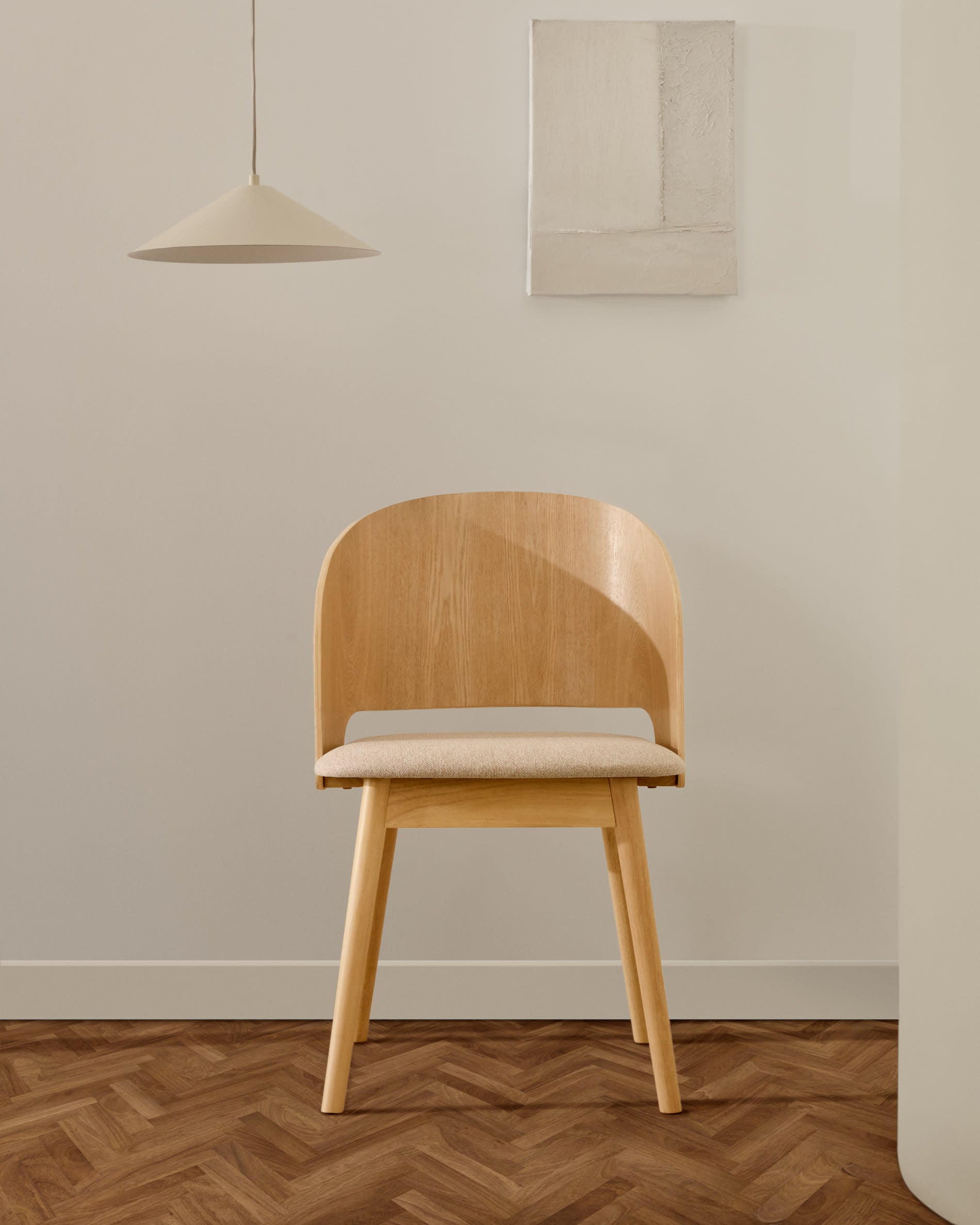 Stuhl Senoa aus Eschefurnier und massivem Kautschukholz mit naturfarbenem Finish und beigefarbener Chenille