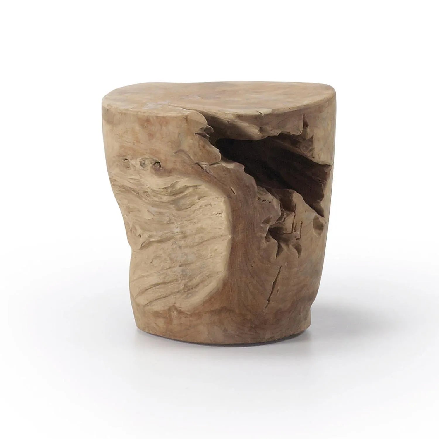 Der Tropicana Beistelltisch Ø 35 cm von Kave Home aus 100% Teakholz vereint modernes Design, Langlebigkeit und Vielseitigkeit.