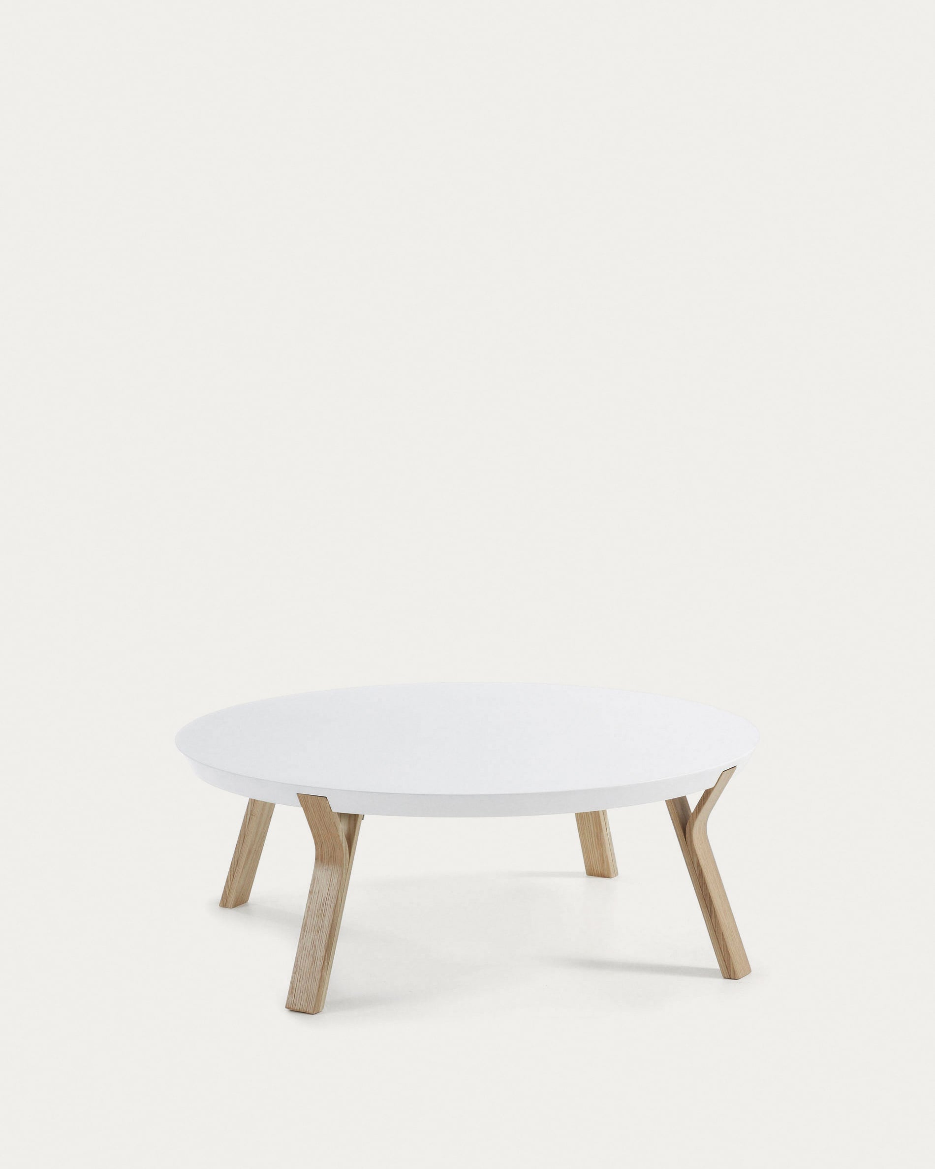 3D-Modell: Eleganter Dilos Couchtisch, Eschenholz, Ø 90 cm, weiß lackiert, zeitloses Design, Kave Home.