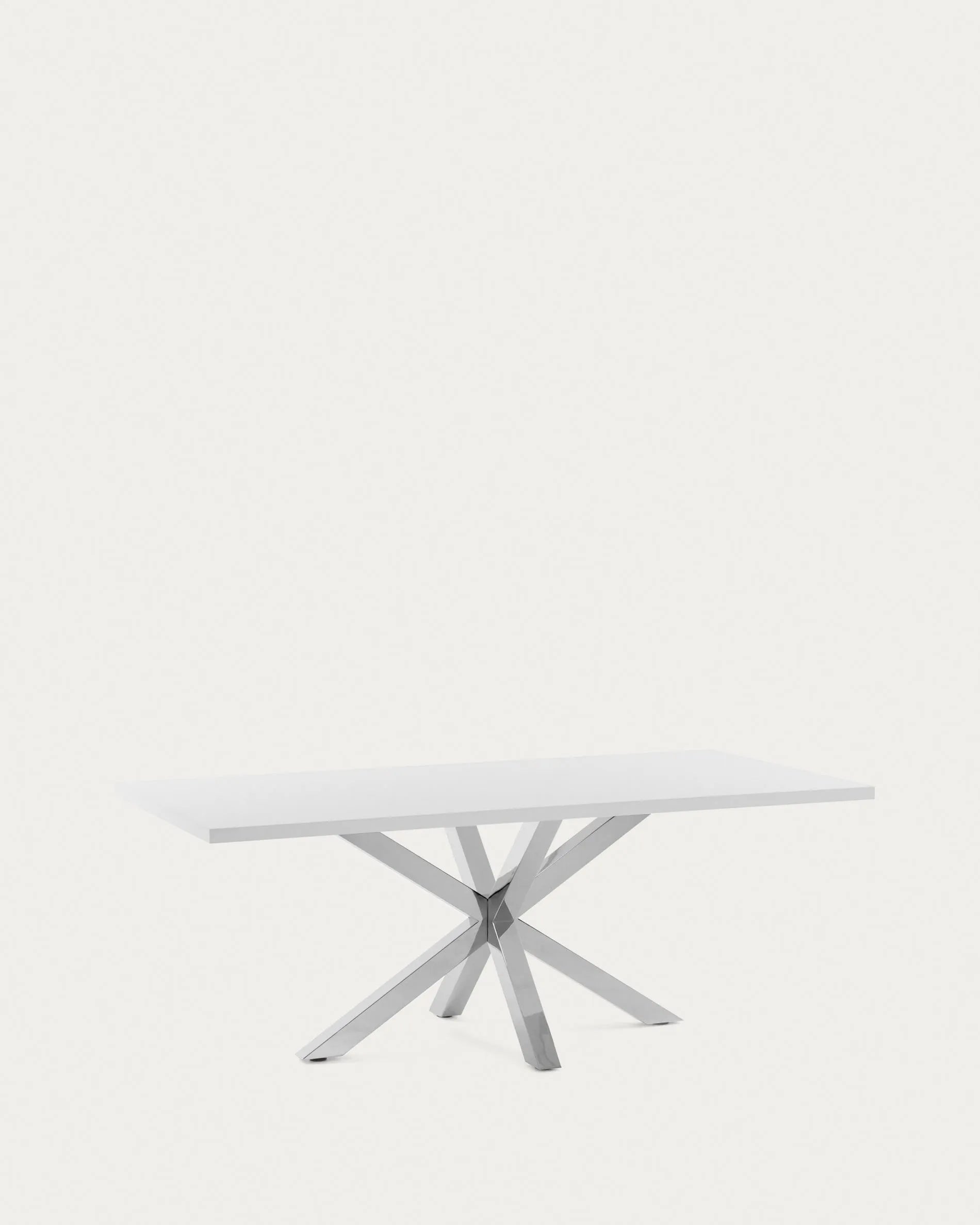 Moderner Tisch Argo: Weiße Melamin-Oberfläche, Edelstahlbeine, 200x100 cm, stilvoll und robust von Kave Home.