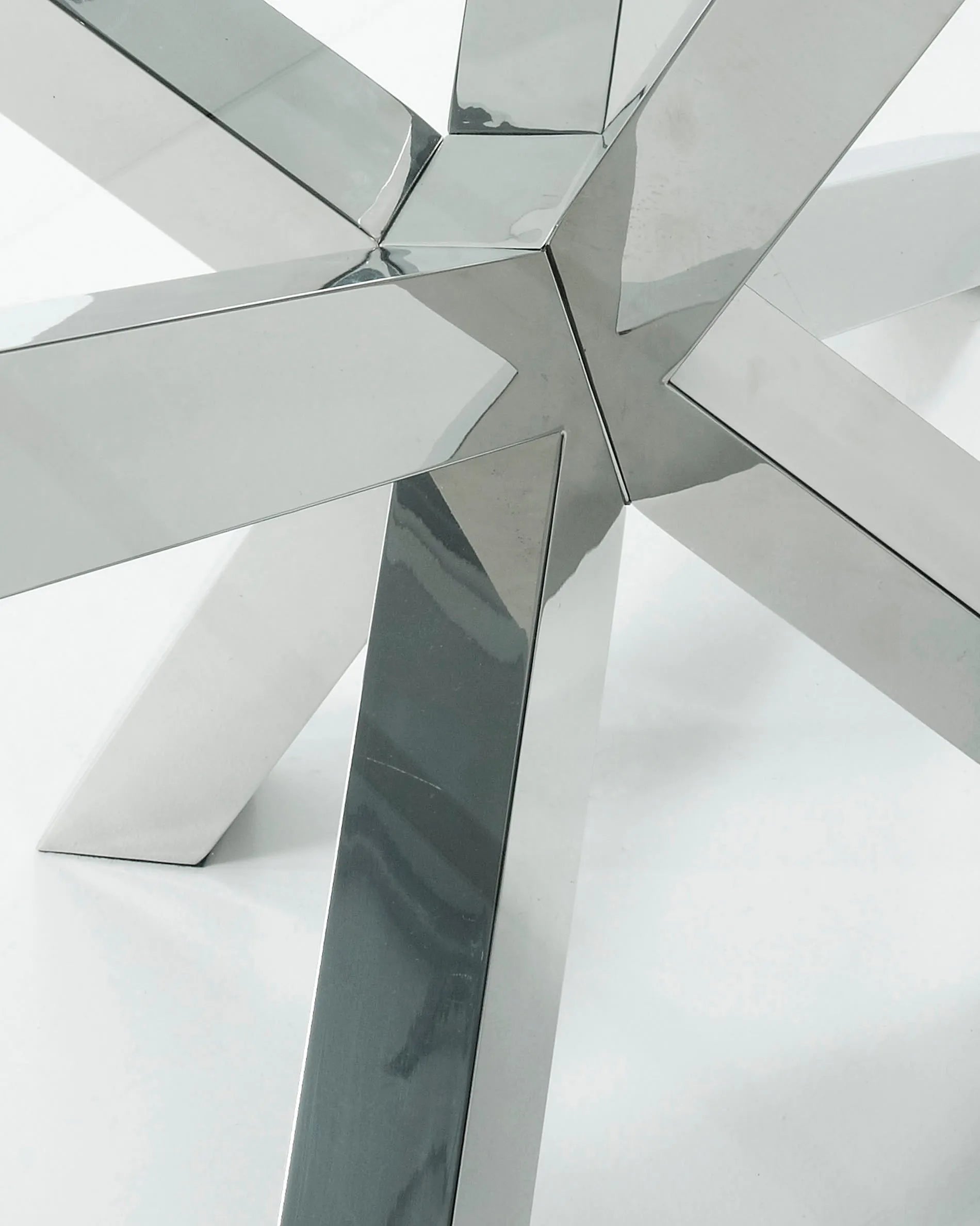 Eleganter Argo Tisch: Glasplatte und Edelstahlbeine, 180x100 cm. Modernes Design für stilvolle Esszimmer.