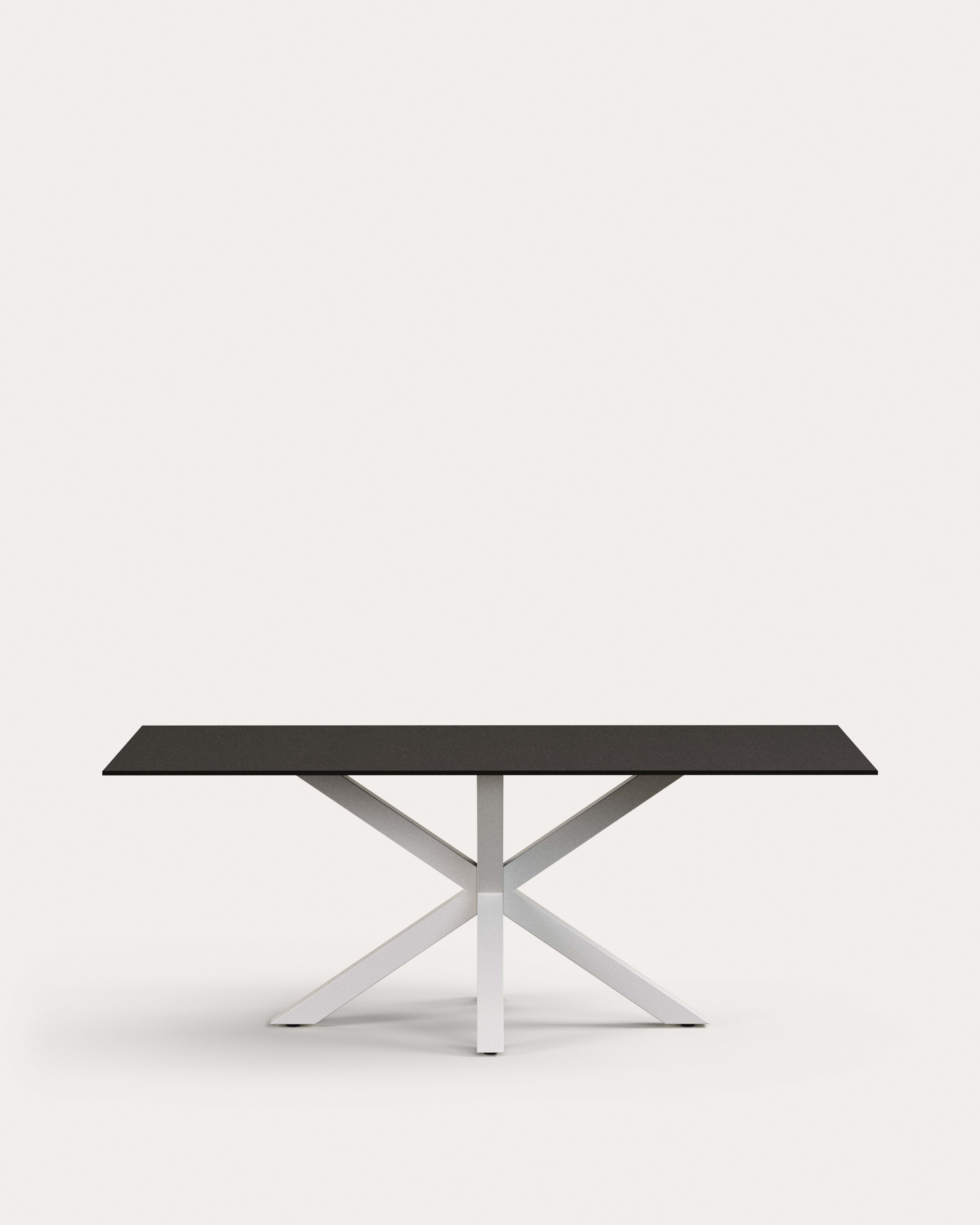 Eleganter Tisch Argo: Schwarzes Milchglas, weiße Stahlbeine, 200x100 cm. Modernes Design von Kave Home für stilvolle Räume.