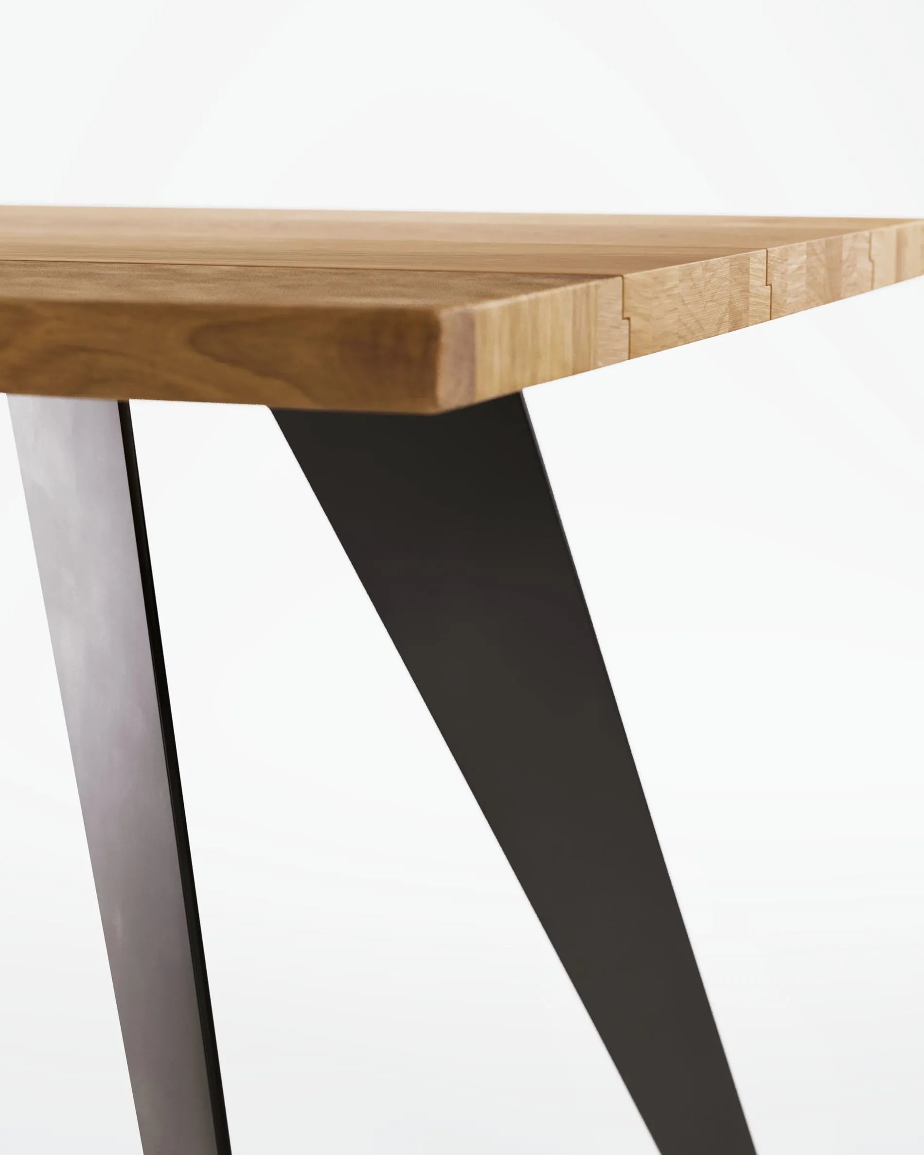 Eleganter Koda Tisch mit Eichenfurnier und natürlichem Finish, schwarze Stahlbeine, 160x90 cm, perfekt für moderne Wohnräume.