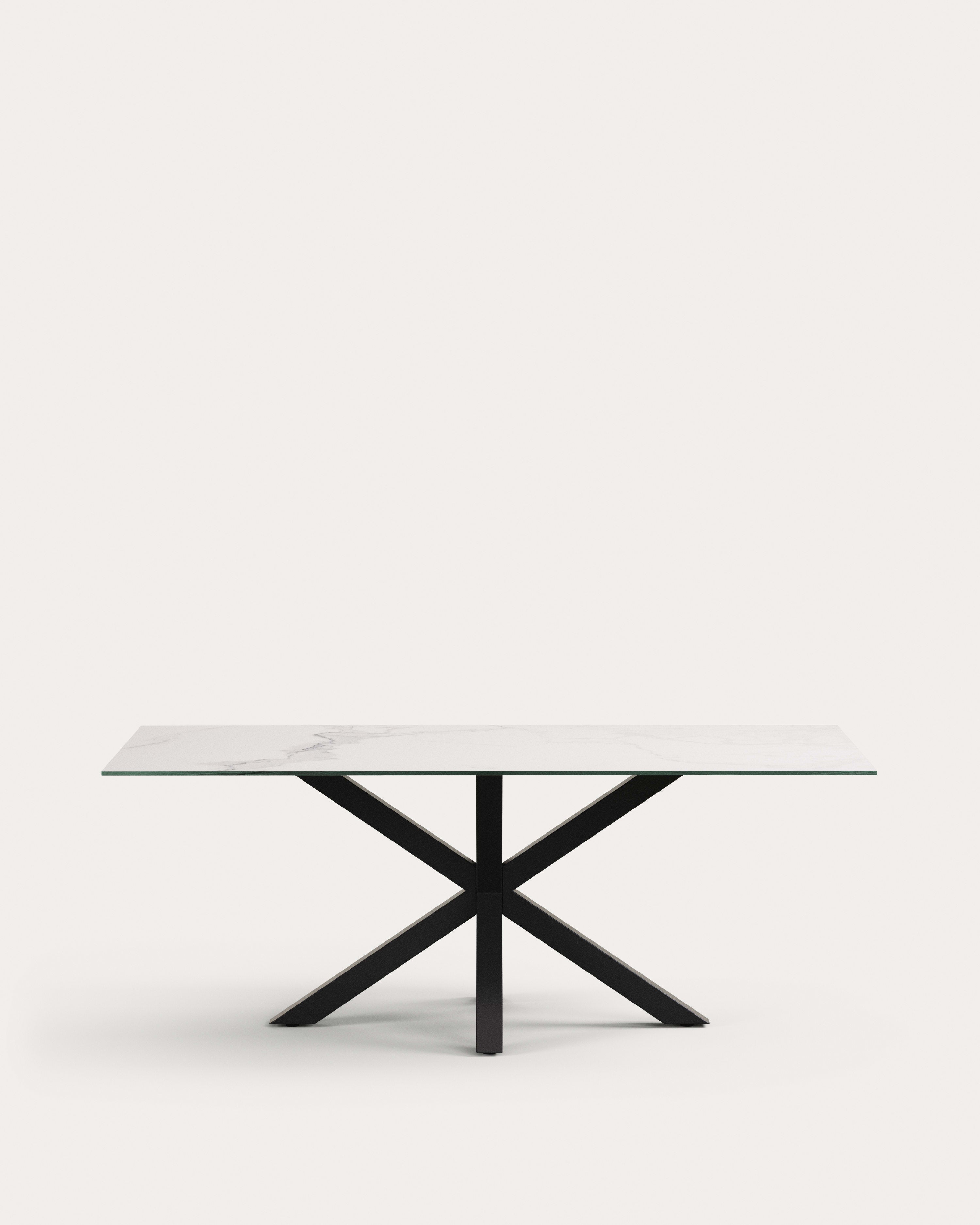 Der New Argo Tisch von Kave Home: Elegantes Design, robuste Akazienholz-Struktur, 200x100 cm, ideal für gesellige Runden.