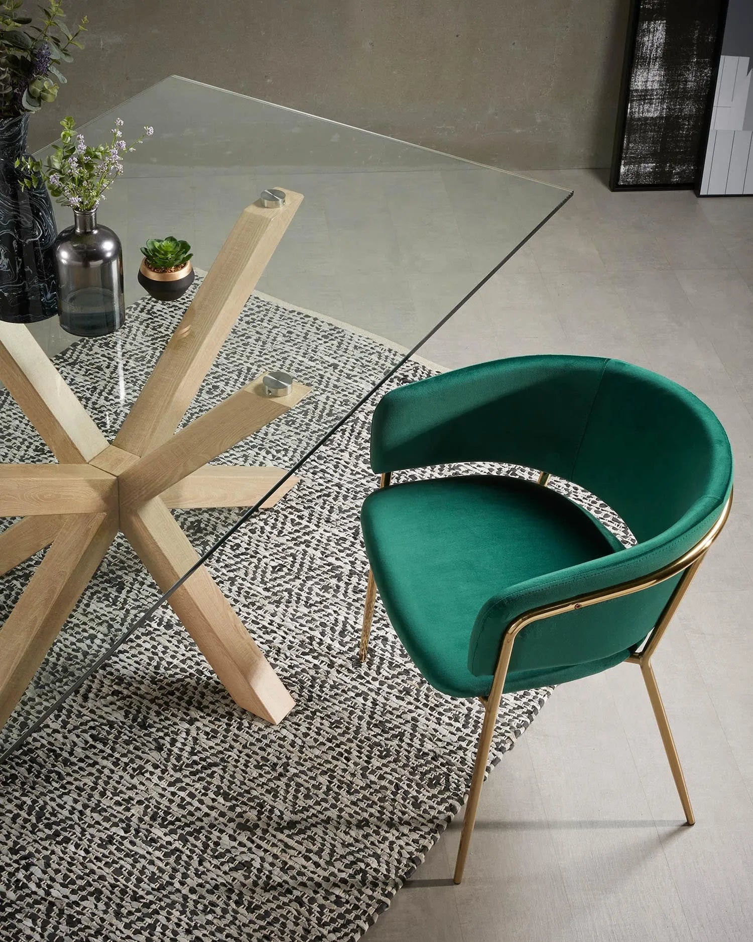 Eleganter Argo Tisch: Glasplatte trifft auf Stahlbeine in Holzoptik, 200x100 cm, ideal für stilvolle Zusammenkünfte.