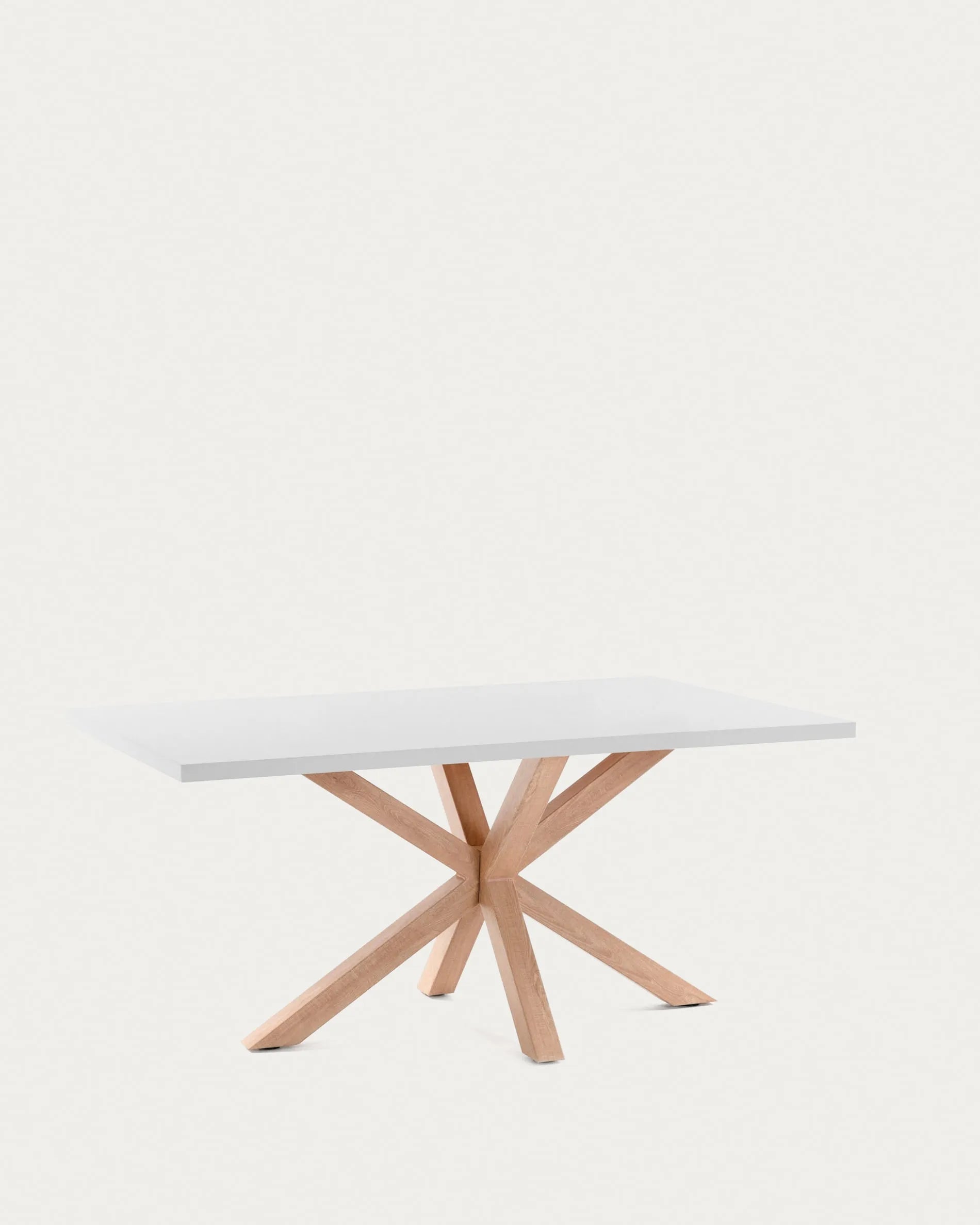 Moderner Tisch Argo: Weiße Melamin-Oberfläche, Stahlbeine in Holzoptik, 180x100 cm, stilvoll und funktional von Kave Home.