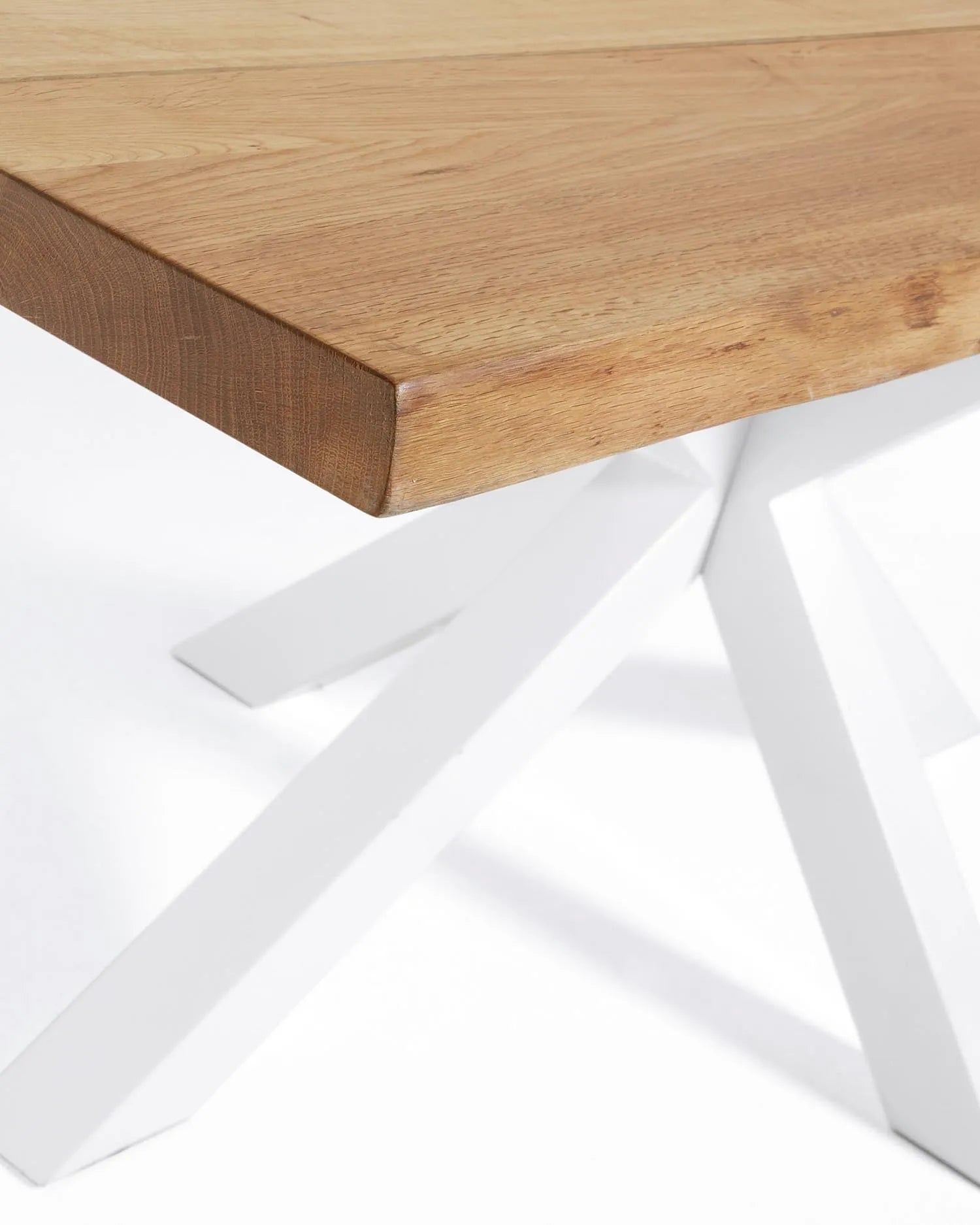 Argo Tisch Eichenfurnier mit natürlichem Finish Stahlbeine mit weißem Finish 160 x 90 cm in  präsentiert im Onlineshop von KAQTU Design AG. Esstisch ist von Kave Home