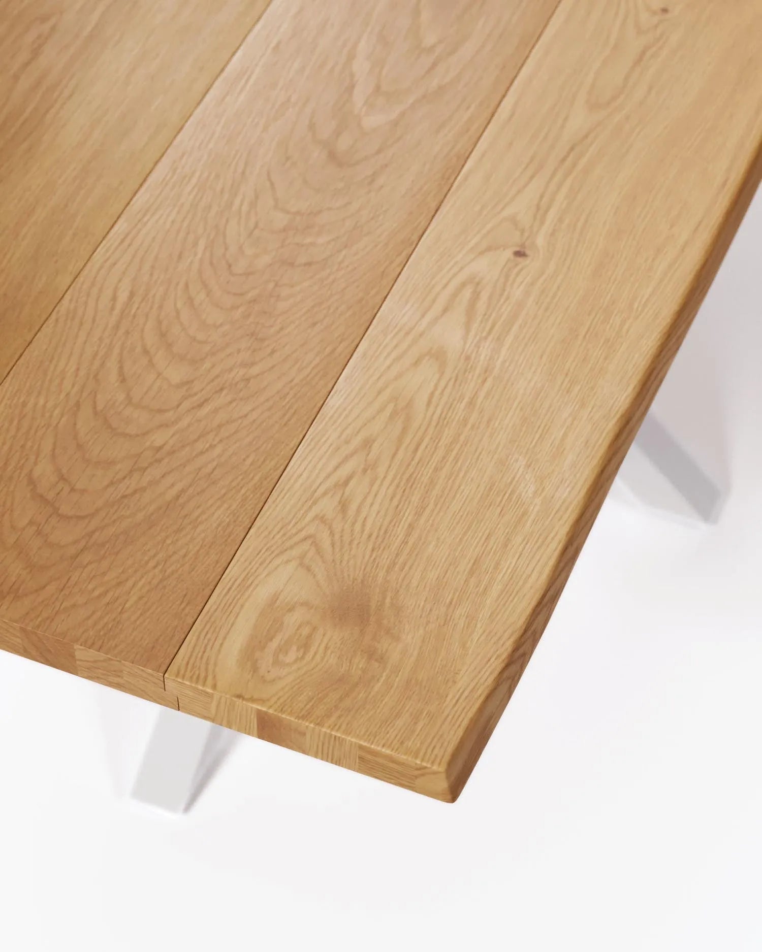 Argo Tisch Eichenfurnier mit natürlichem Finish Stahlbeine mit weißem Finish 160 x 90 cm in  präsentiert im Onlineshop von KAQTU Design AG. Esstisch ist von Kave Home
