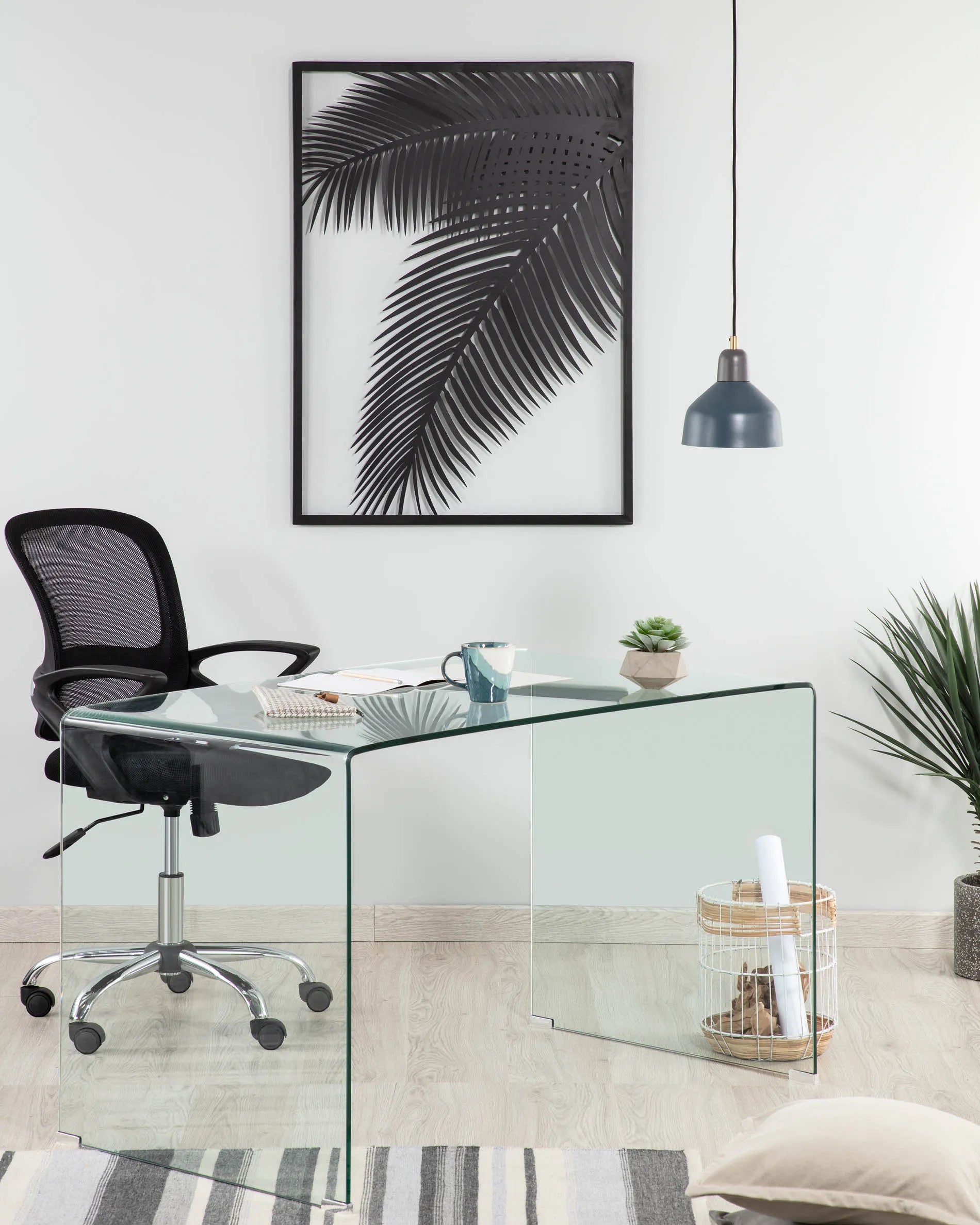 Der Burano Tisch: Eleganz in Glas, 125x70 cm, ideal für kleine Räume. Zeitloses Design, pflegeleicht und robust.